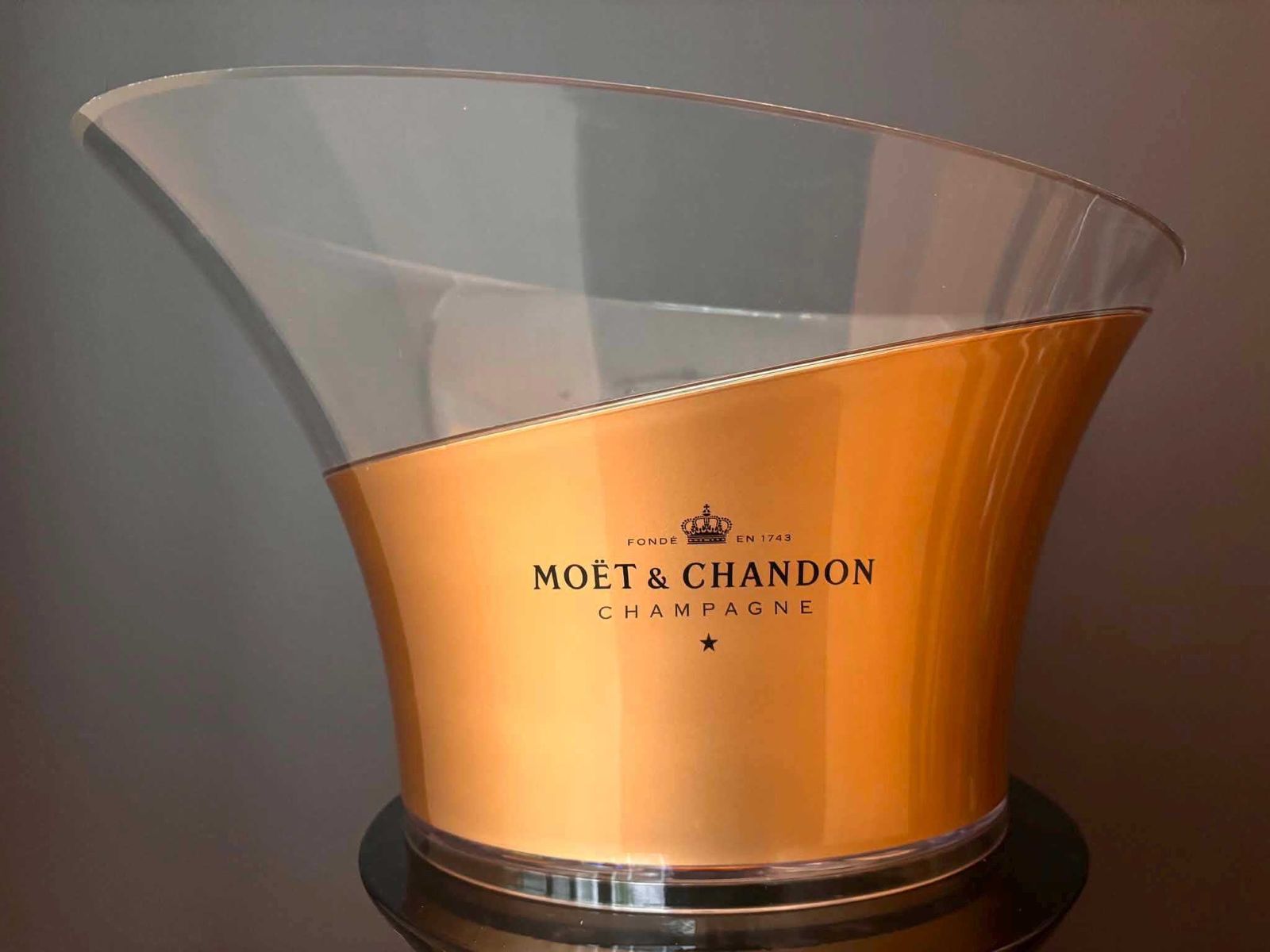 photo for sale Grote Moët & Chandon Champagnekoeler, Goud Transparant Acryl Wijnkoeler Voor Meerdere Flessen, Franse Vintage Feest Ijsemmer Voor 4 à 5 Flessen