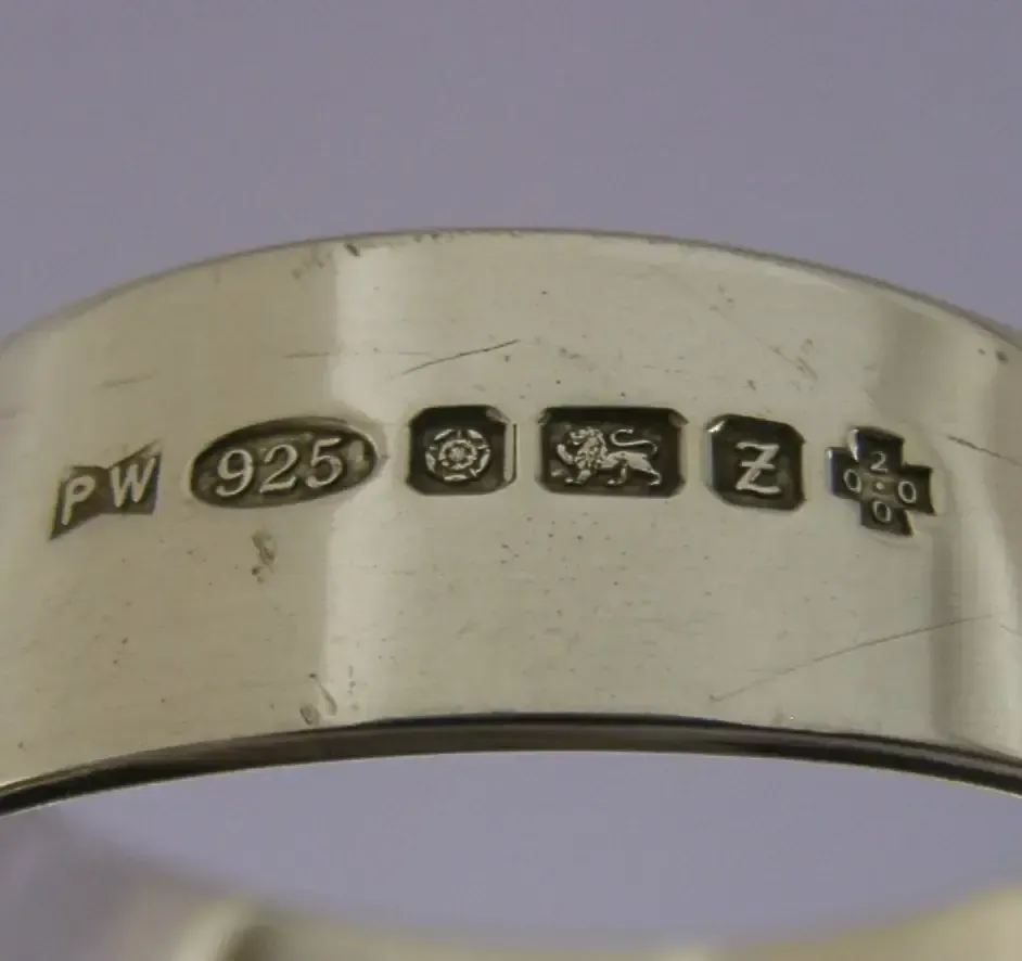photo furniture Heavy 71g 'L' Pierced Napkin Ring & 'L' Spoon Cut From It 2000 Superb Design