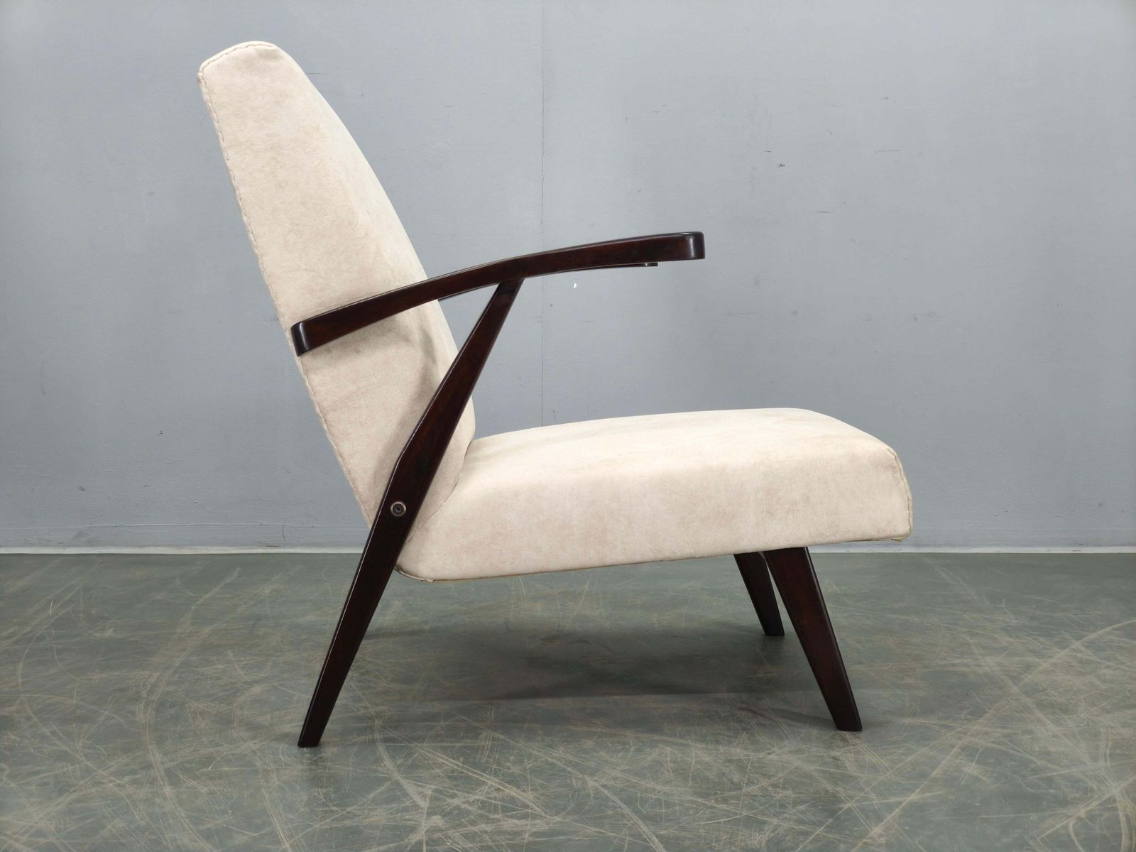 Mid-Century crème velvet loungestoel, Tsjechoslowakije, jaren 1960 photo vinterior