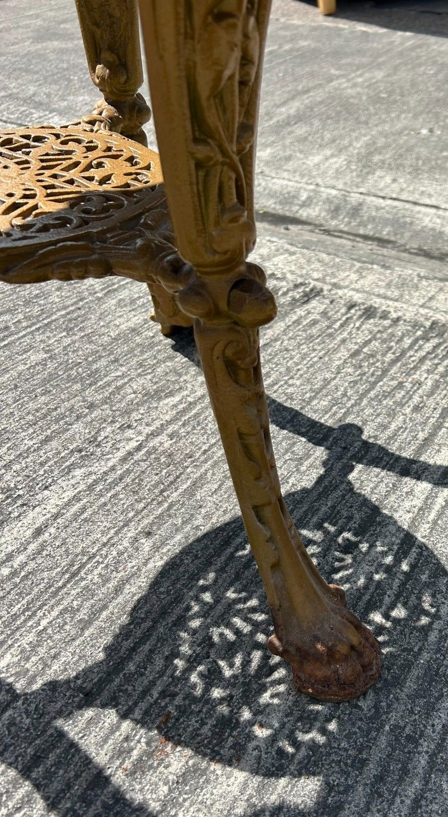 Antique Detailed Cast Iron Britannia Base Pub Tavern Table Original Gold Paint photo Furniture