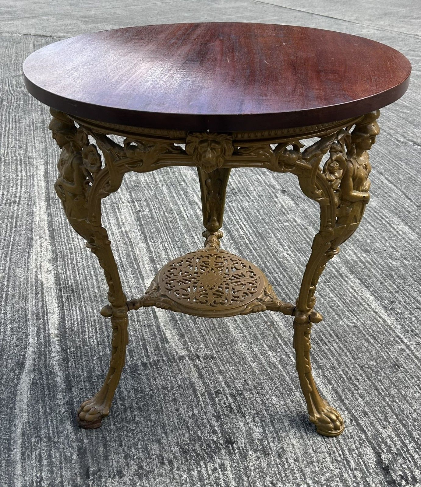 photo vinterior Antique Detailed Cast Iron Britannia Base Pub Tavern Table Original Gold Paint