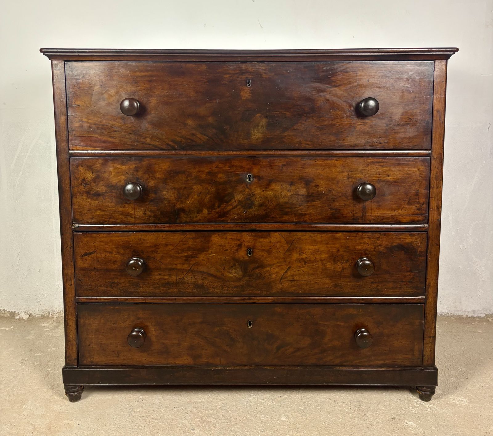 19e-eeuwse Spaans-koloniale walnoten secretaire met klaptafel photo for sale