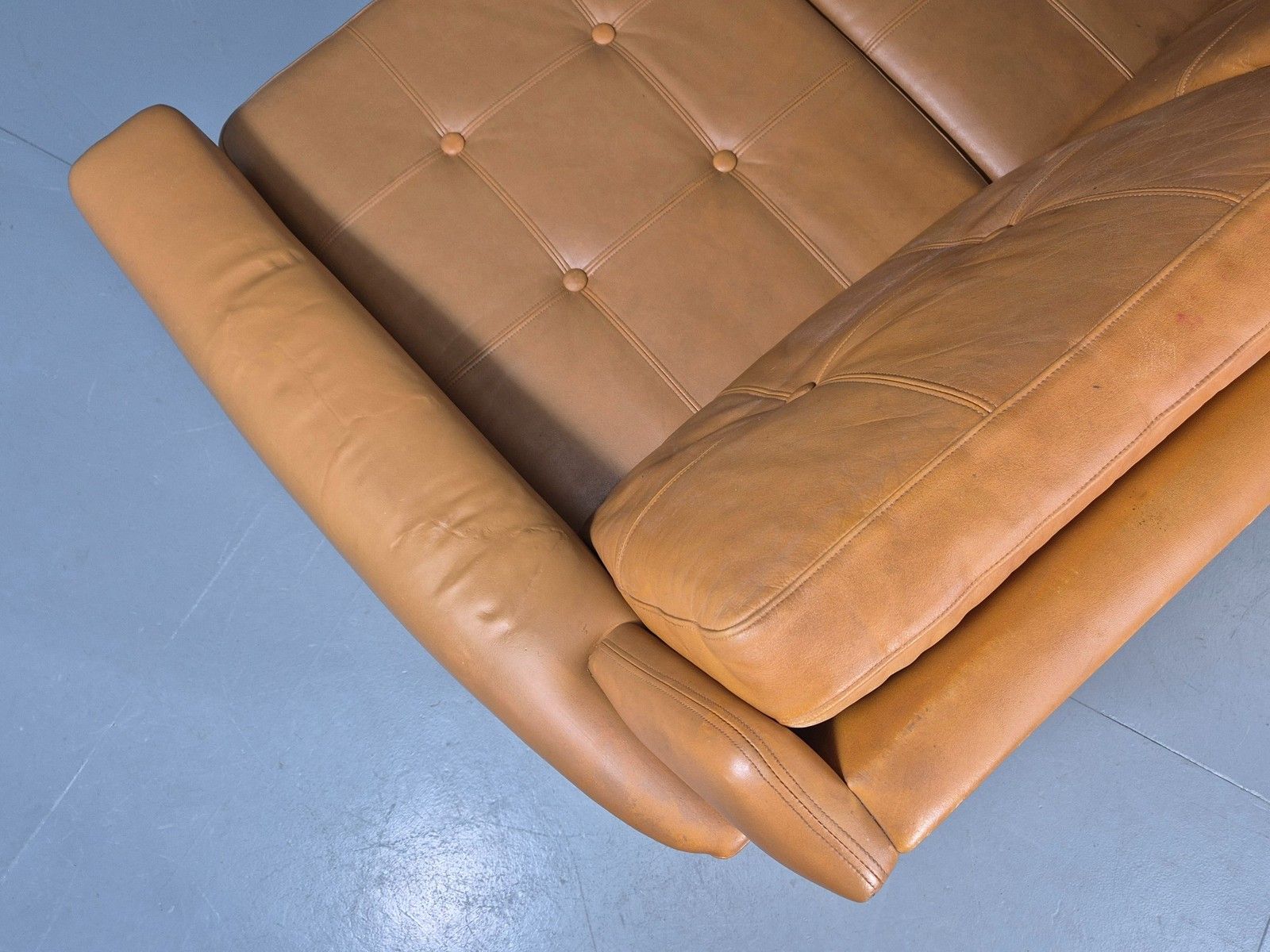 photo vintage Vintage 3 Seater Mid Century Sofa Tan Leather 1970s Retro Chrome Feet  Eb11773