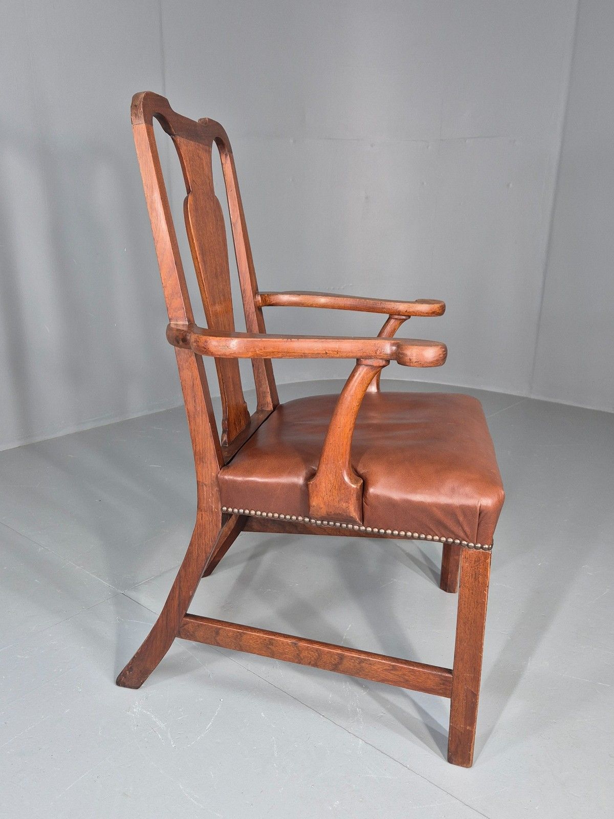 photo furniture Antique Georgian Elbow Chair Mahogany Frame Leather Seat Splat Back Eb11933
