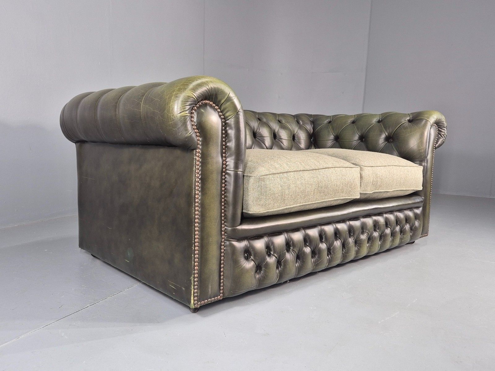 Vintage 2 Seater Sofa Green Chesterfield New Cushions Classic  Eb11937 photo furniture
