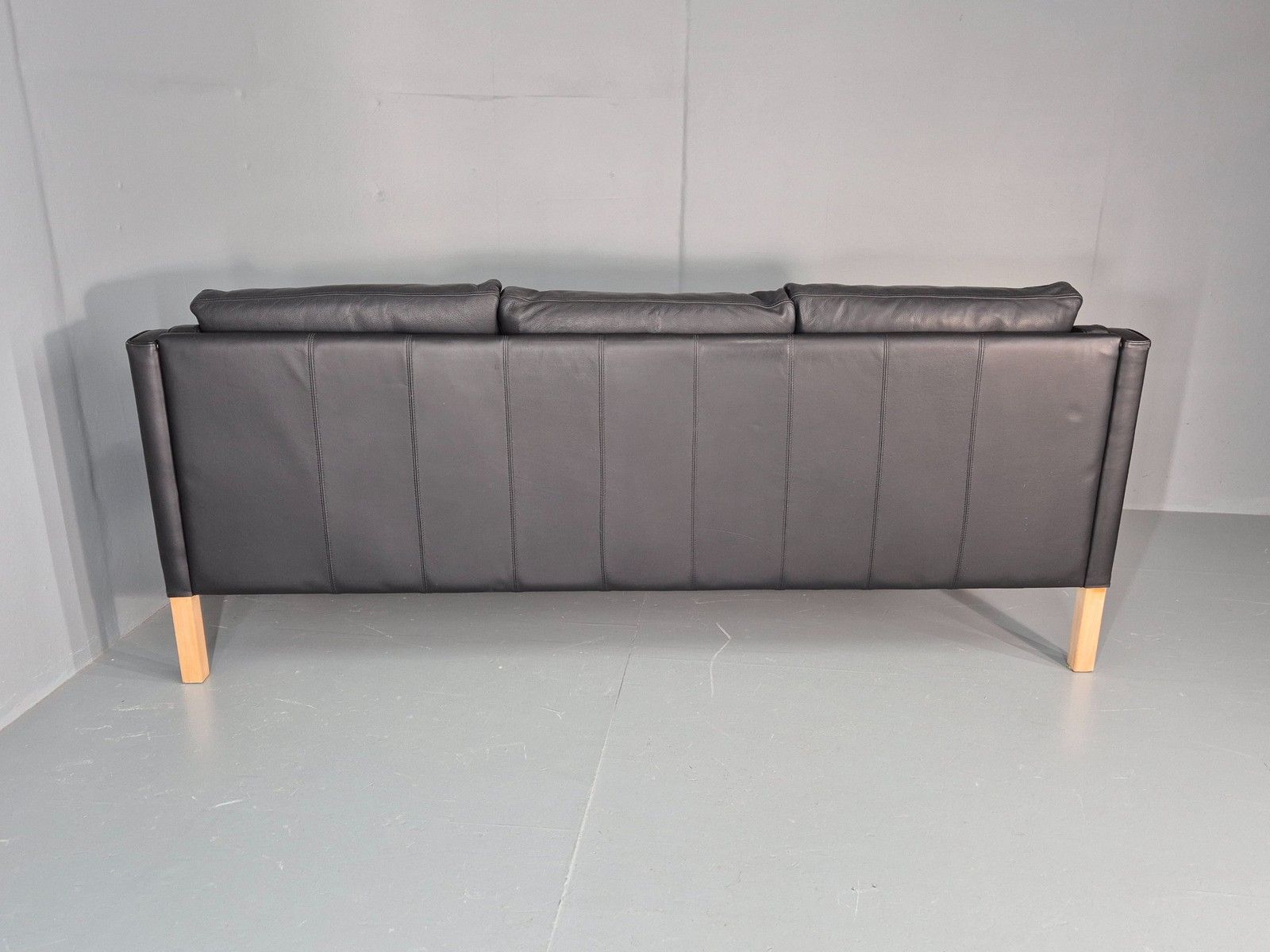photo buy Vintage 3 Seater Sofa Danish Black Leather 1980s Retro Mid Century Style Eb11938