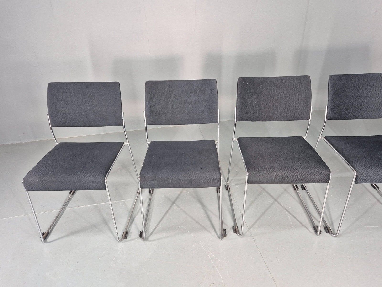 5 Vintage Stacking Chairs Chrome Rod And Black Cloth Brunner Brand Eb12003 photo 200.0