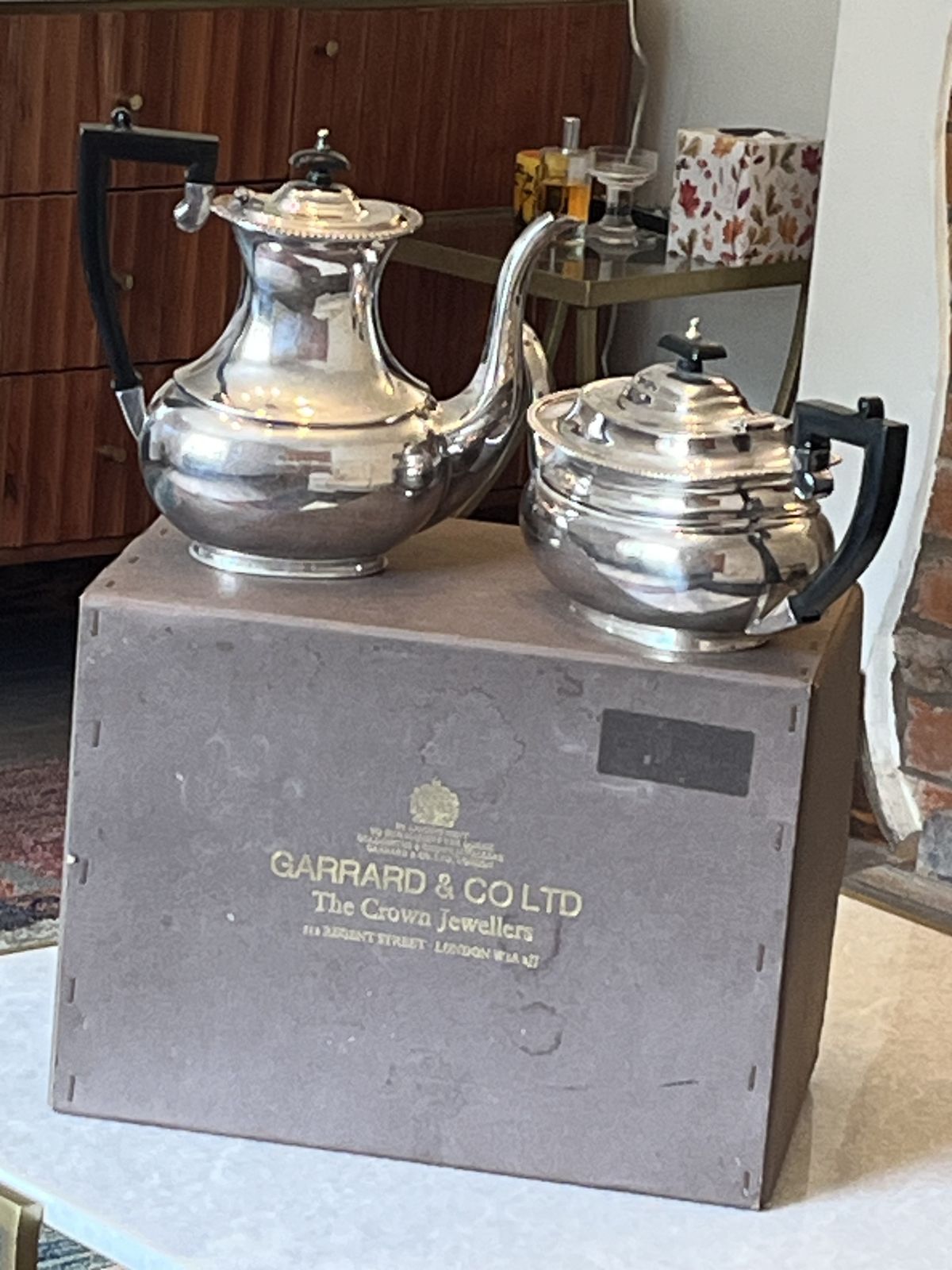 Silver Plated Tea And Coffee Pots By Garrard & Co, Crown Jewellers, Regent Street, London photo Home Decor