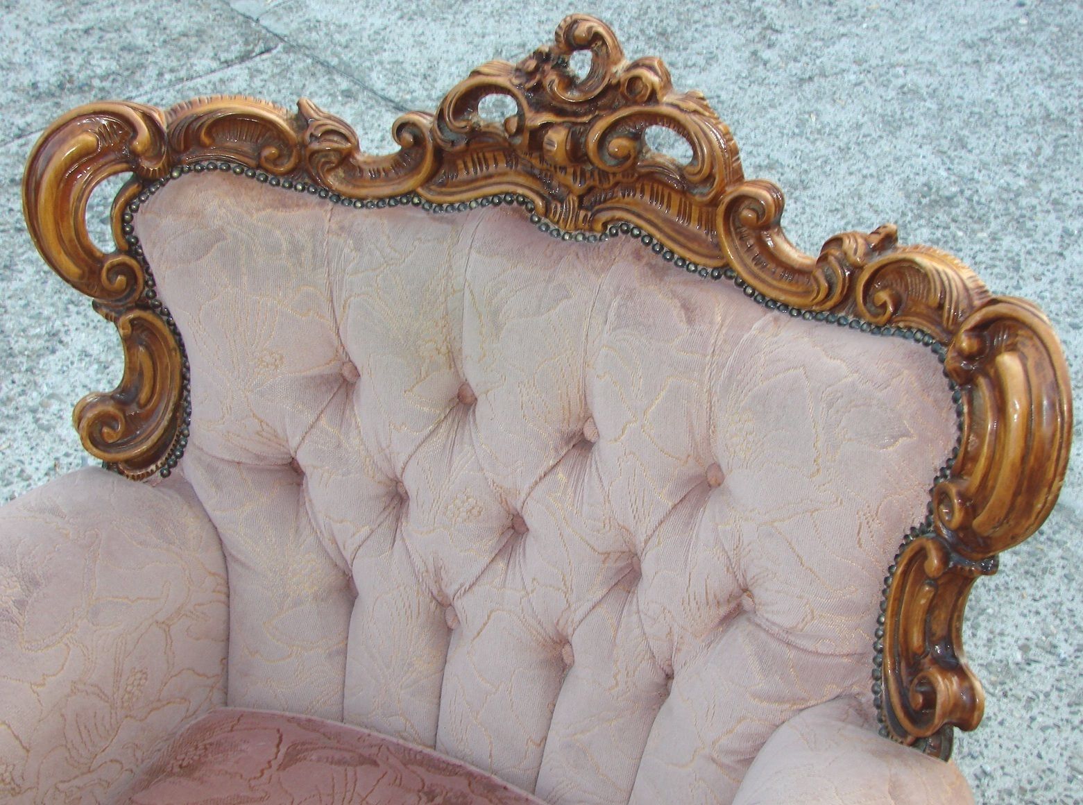 348.97 Vintage Franse Fauteuil, Jaren 1960, Gesneden Hout, Veren photo