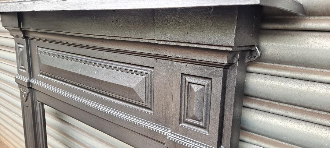 photo vintage Original Antique Victorian Edwardian Cast Iron Fireplace Cast Iron Fire Surround