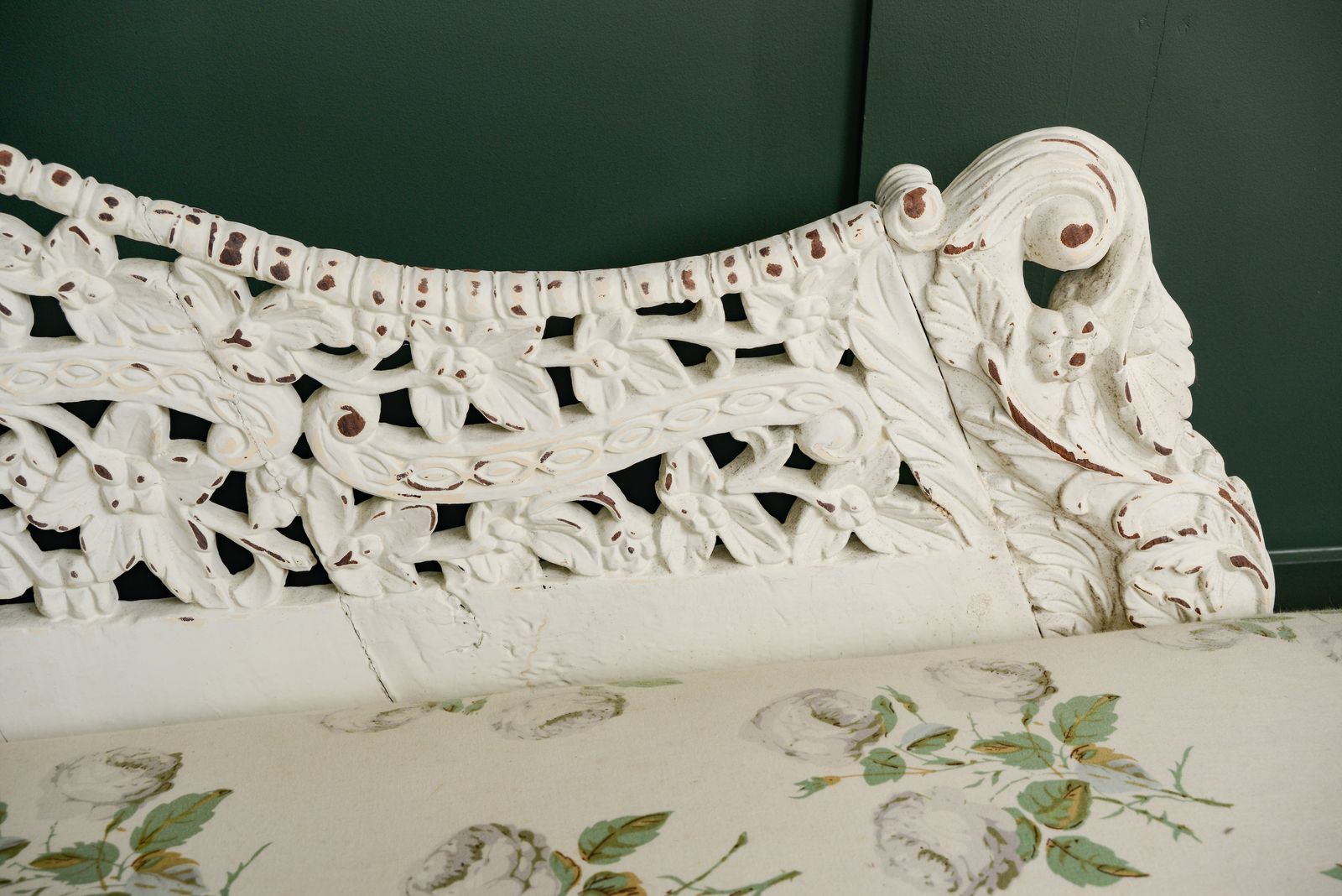 800.0 Victorian Carved Wood Chaise Longue Daybed   Anglo Indian   White photo
