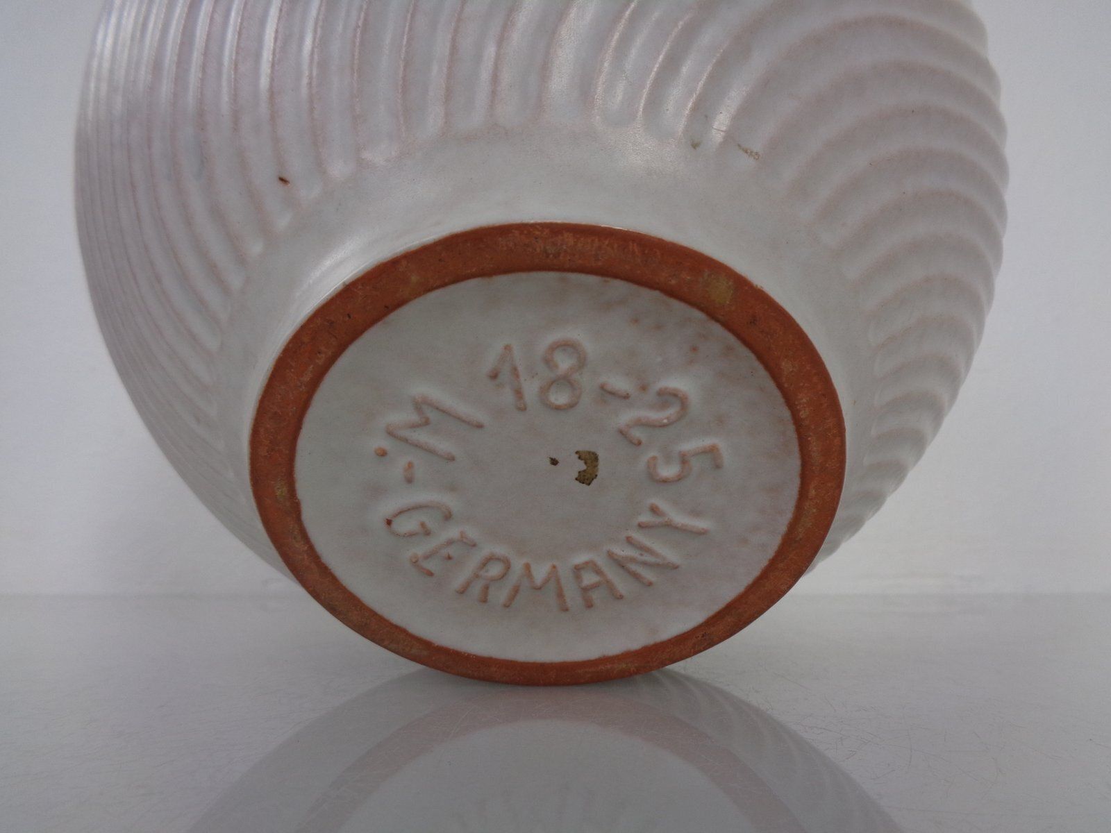 219.0 Large 18 25 Wave Ceramic Vase From Carstens Tönnieshof, Germany, 1960s photo