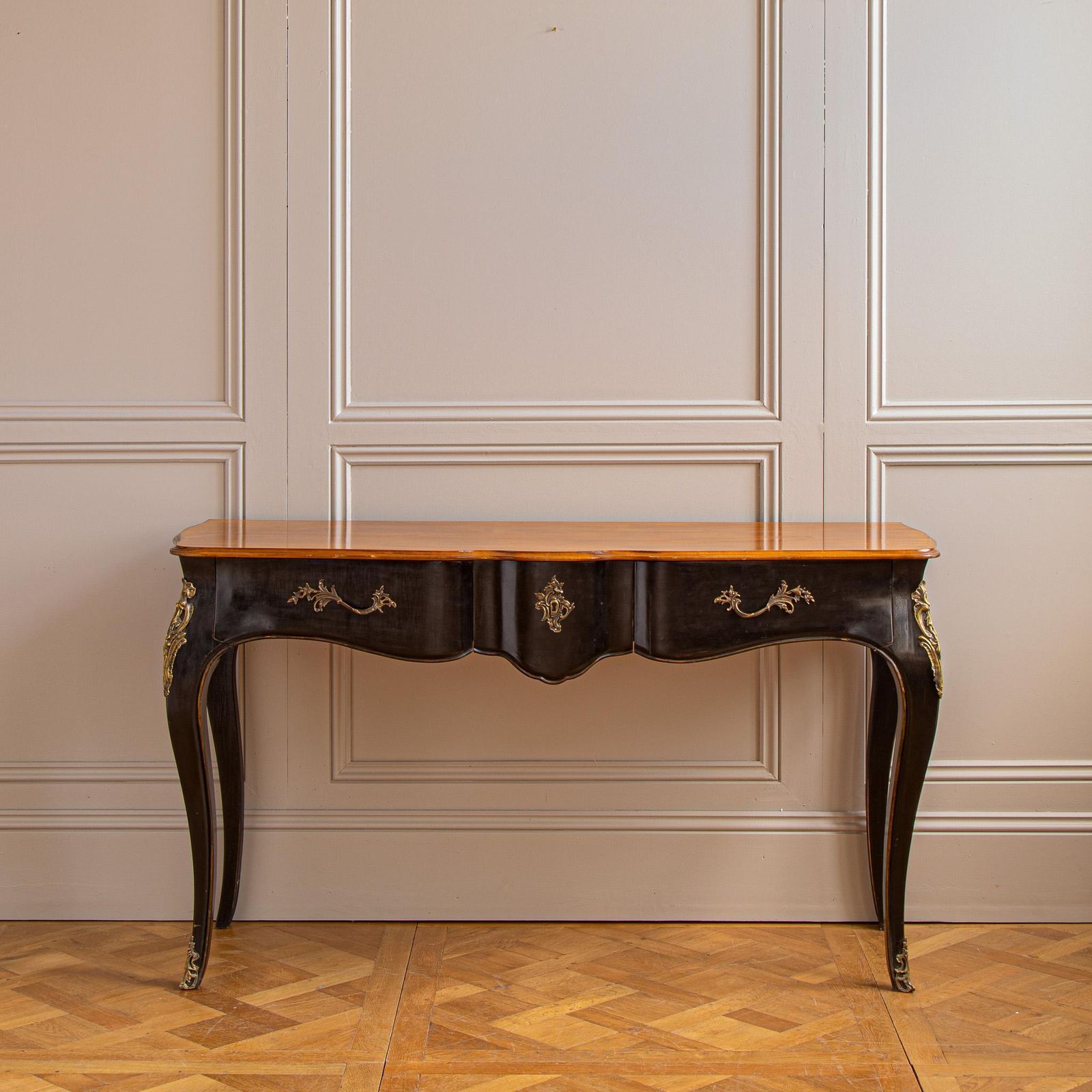 A French Louis XV Style Console With Black Lacquer & Walnut Finish By La Maison photo 4022.0