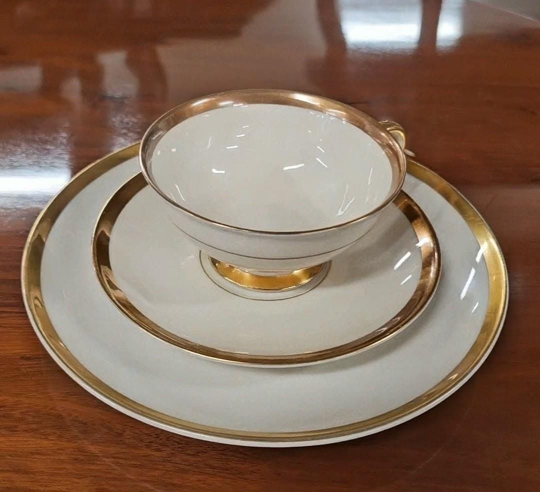 Elegant Hutschenreuther Selb Bavaria Porcelain Tea Cup Set, Mid 20th Century photo buy