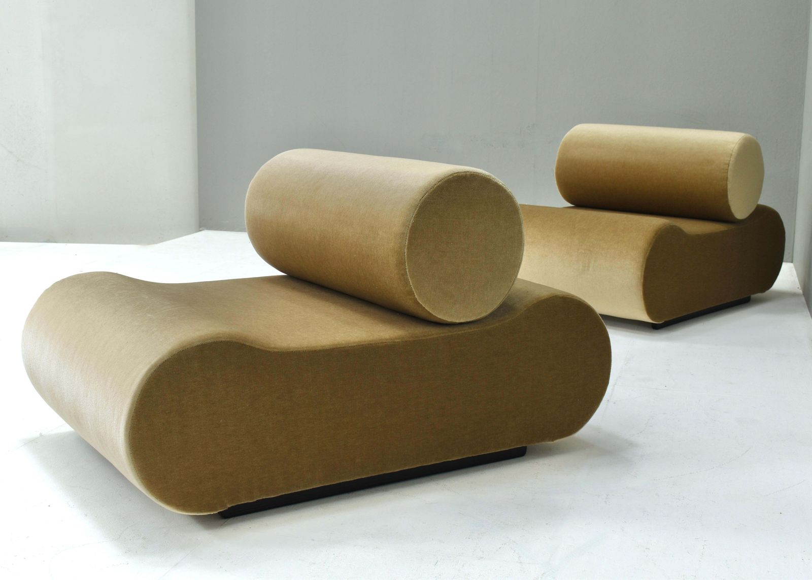 photo buy Klaus Uredat ‘Corbi’ For Cor Lounge Chair In New Mohair, Germany – 1969