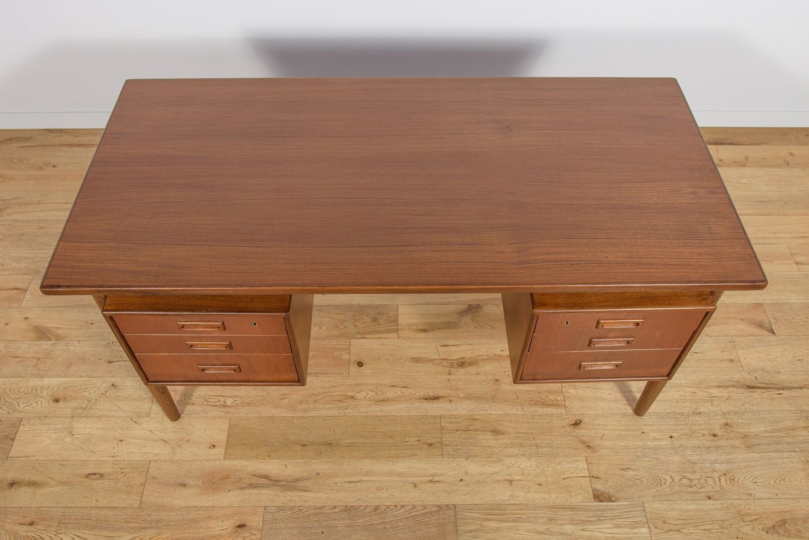Mid Century Freestanding Teak Desk By Arne Vodder For Sibast, 1960s photo vinterior