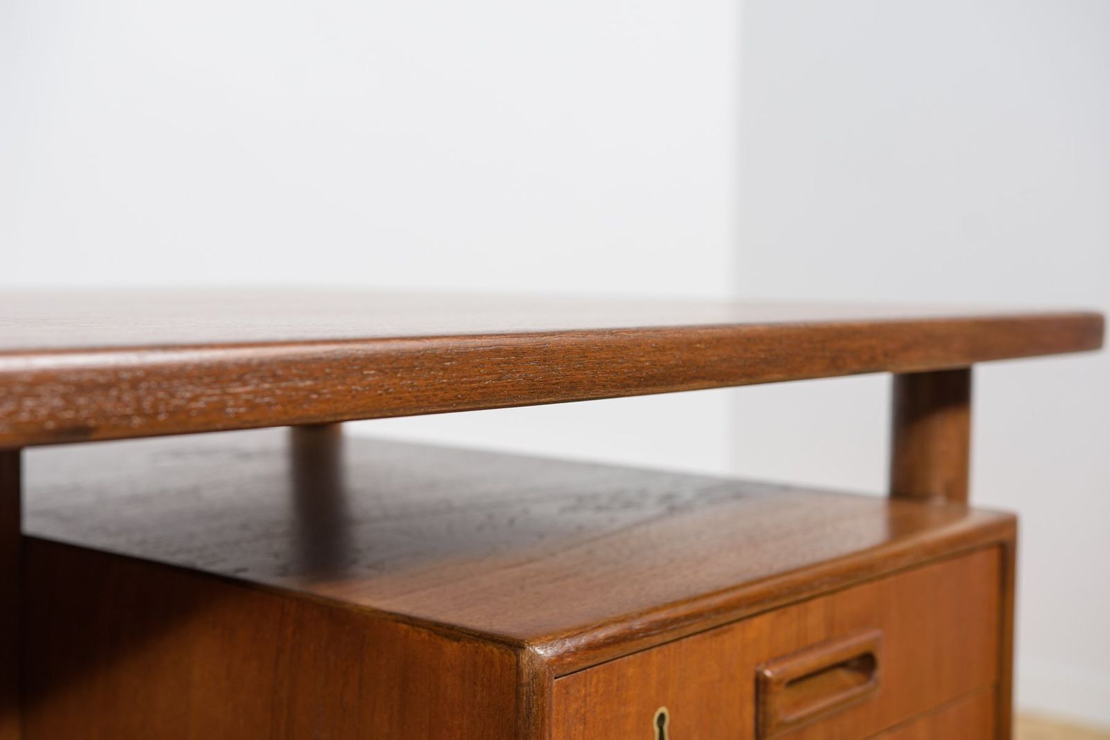 photo vintage Mid Century Freestanding Teak Desk By Arne Vodder For Sibast, 1960s