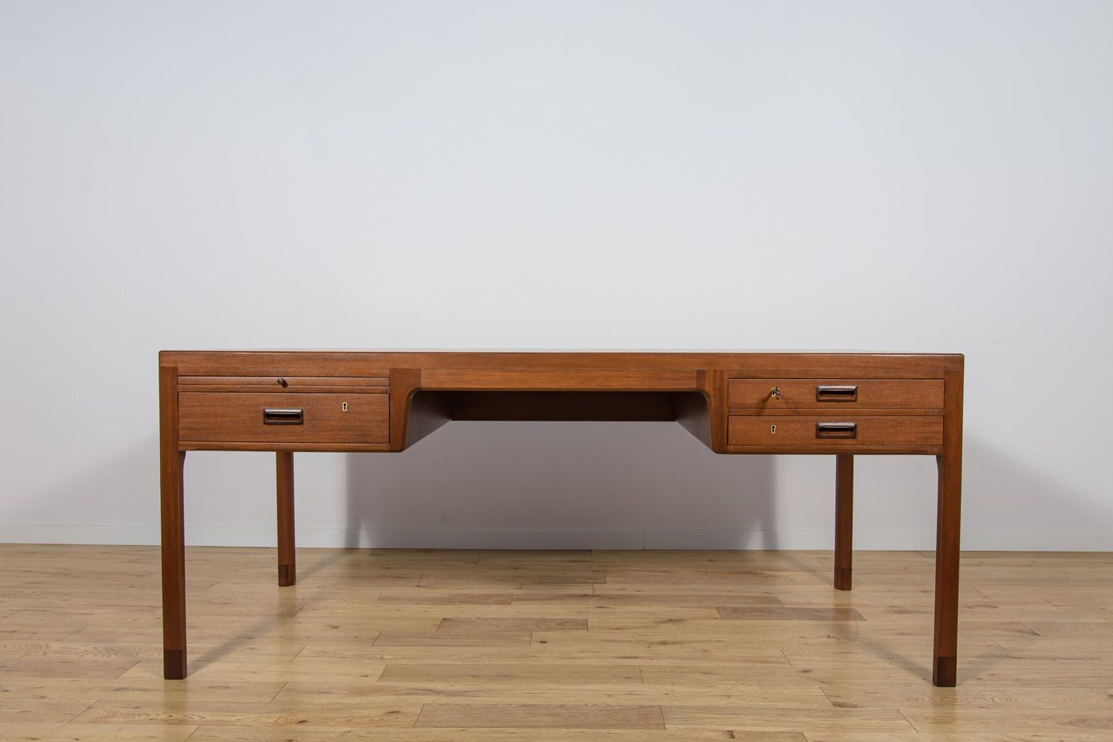 Mid Century Teak Desk By Ejner Larsen & Aksel Bender Madsen For Willy Beck, Denmark, 1950s photo for sale
