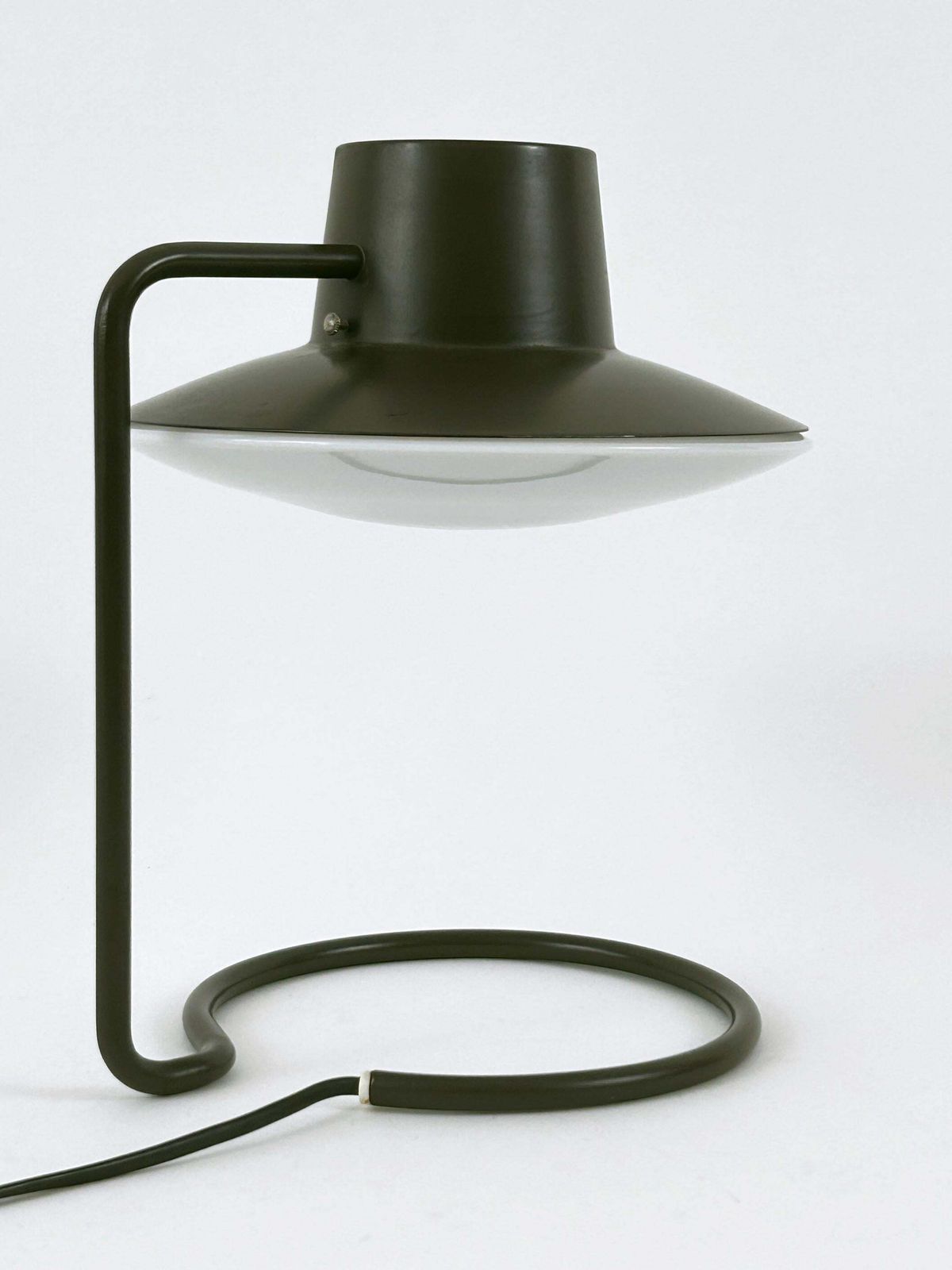 photo vinterior Early Dark Brown Oxford Table Lamp By Arne Jacobsen For Louis Poulsen 1960s