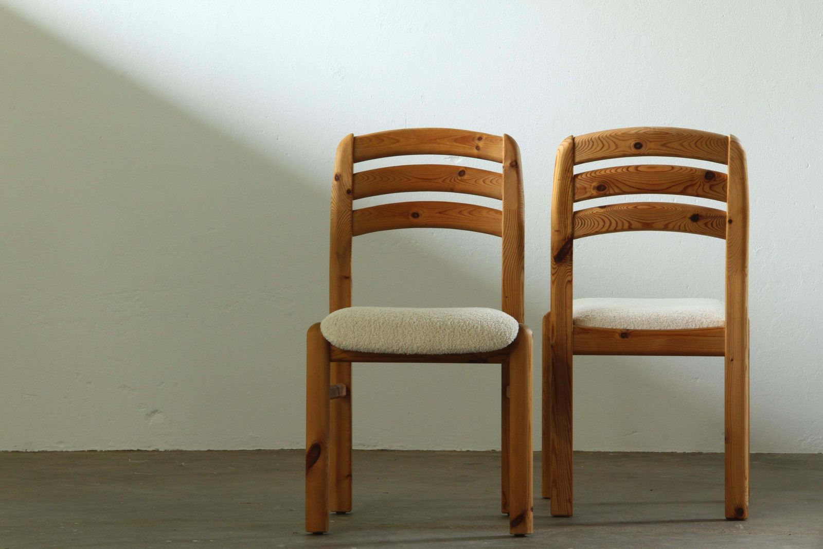 5224.0 Vintage Set Of 12 Danish Pine Wood Dining Chairs 1970s/1980s By Dyrlund photo