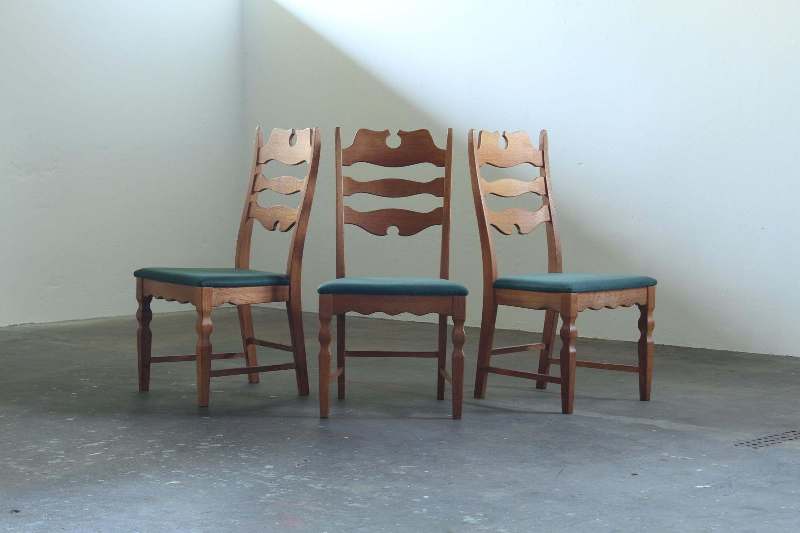 2455.0 Vintage Set Of Razorblade Dining Chairs High Back, Henning Kjærnulf Denmark 60s photo