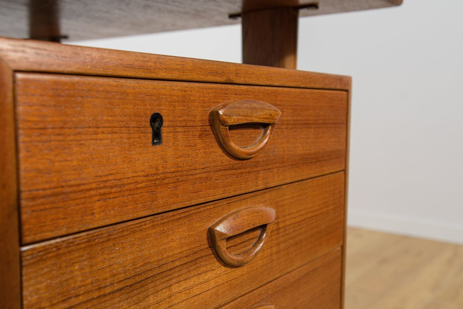 photo vinterior Mid Century Modern Freestanding Teak Desk By Kai Kristiansen For Feldballes Møbelfabrik, 1960s