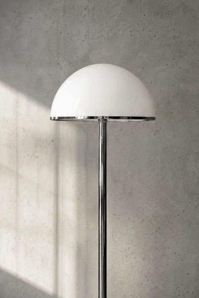 Lampadaire vintage suédois en chrome et acrylique blanc, Nybro Armaturfabrik, années 1970 photo furniture