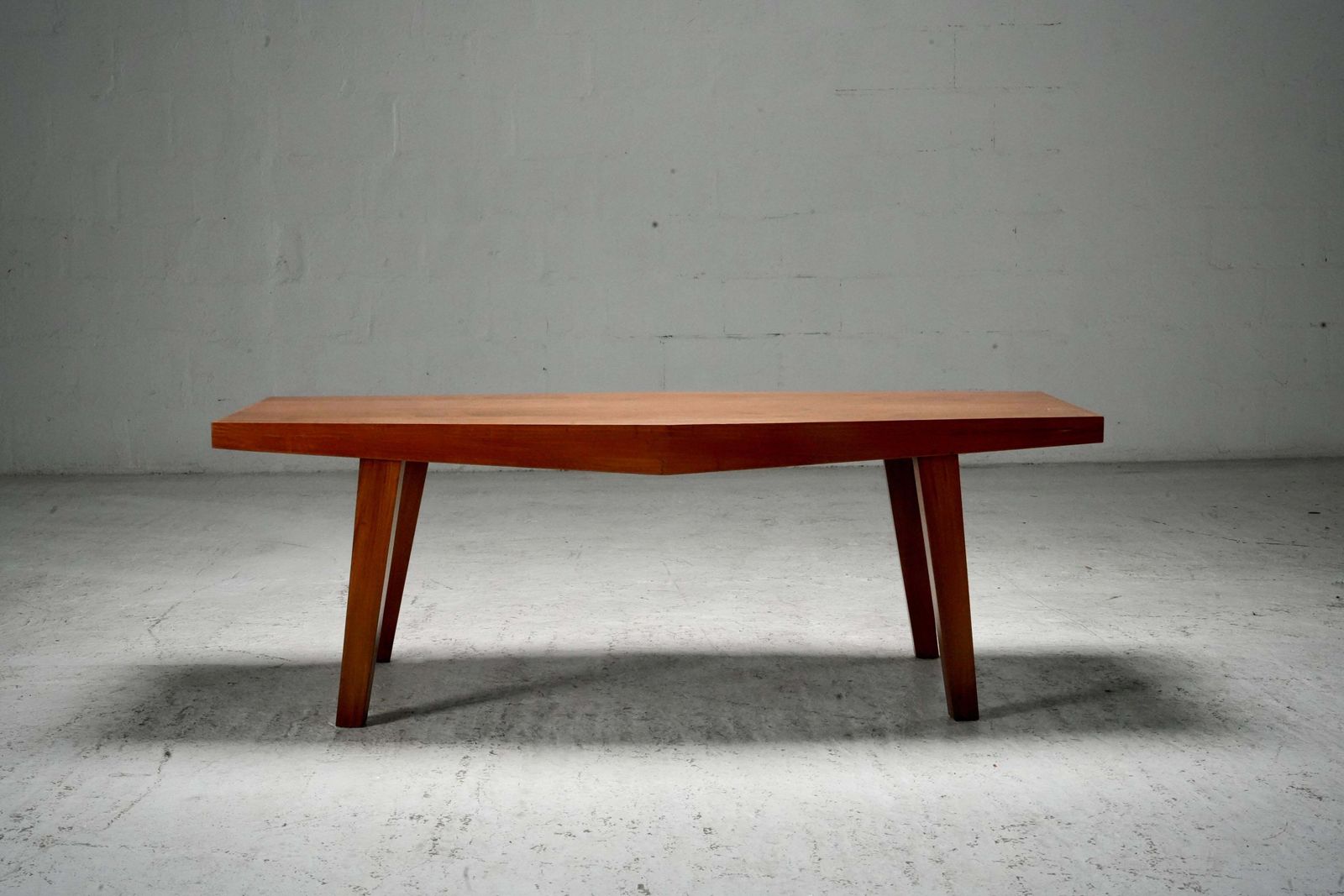 Modernistische salontafel in imbuiahout, Brazilië, ca. jaren 1950 photo vinterior
