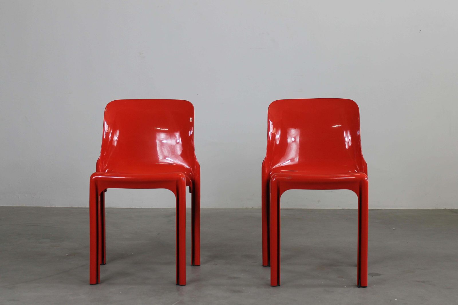 Vico Magistretti Set Of Four Red Selene Chairs By Artemide 1970s photo Furniture