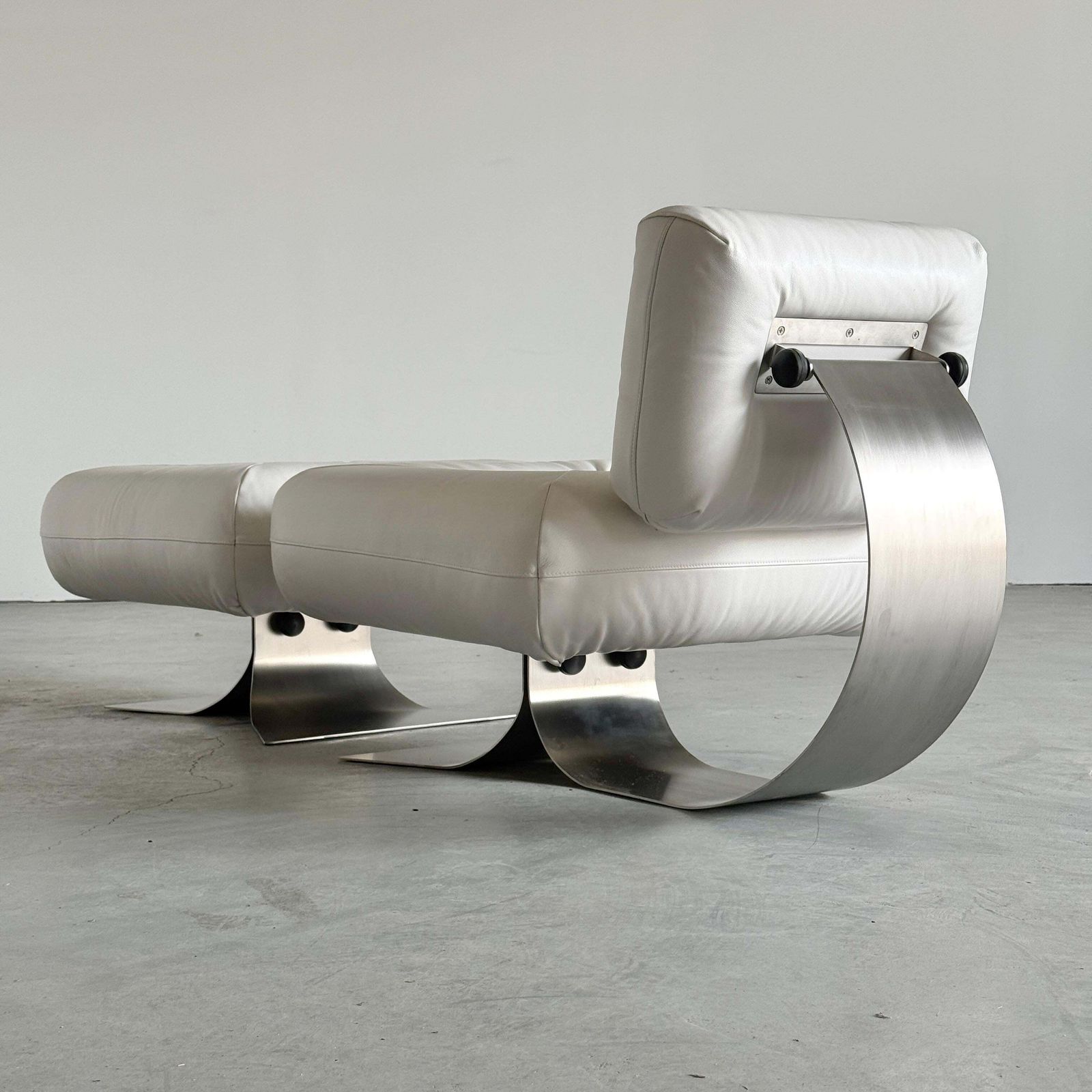 Oscar Niemeyer ‘Alta’ Lounge Chair & Ottoman photo for sale