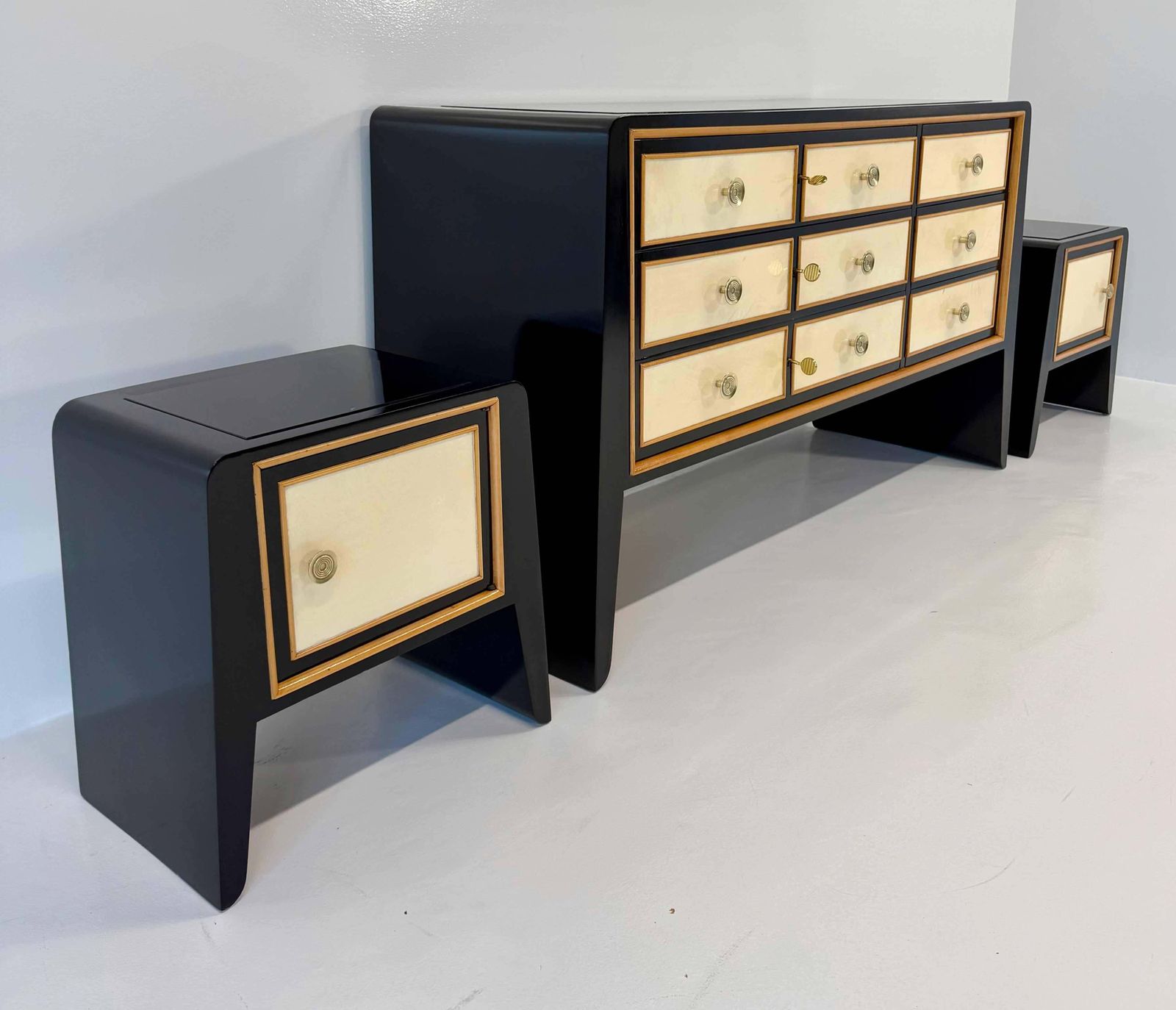 Italian Art Deco Set Of Dresser And Nightstands By Paolo Buffa, 1940s photo Furniture