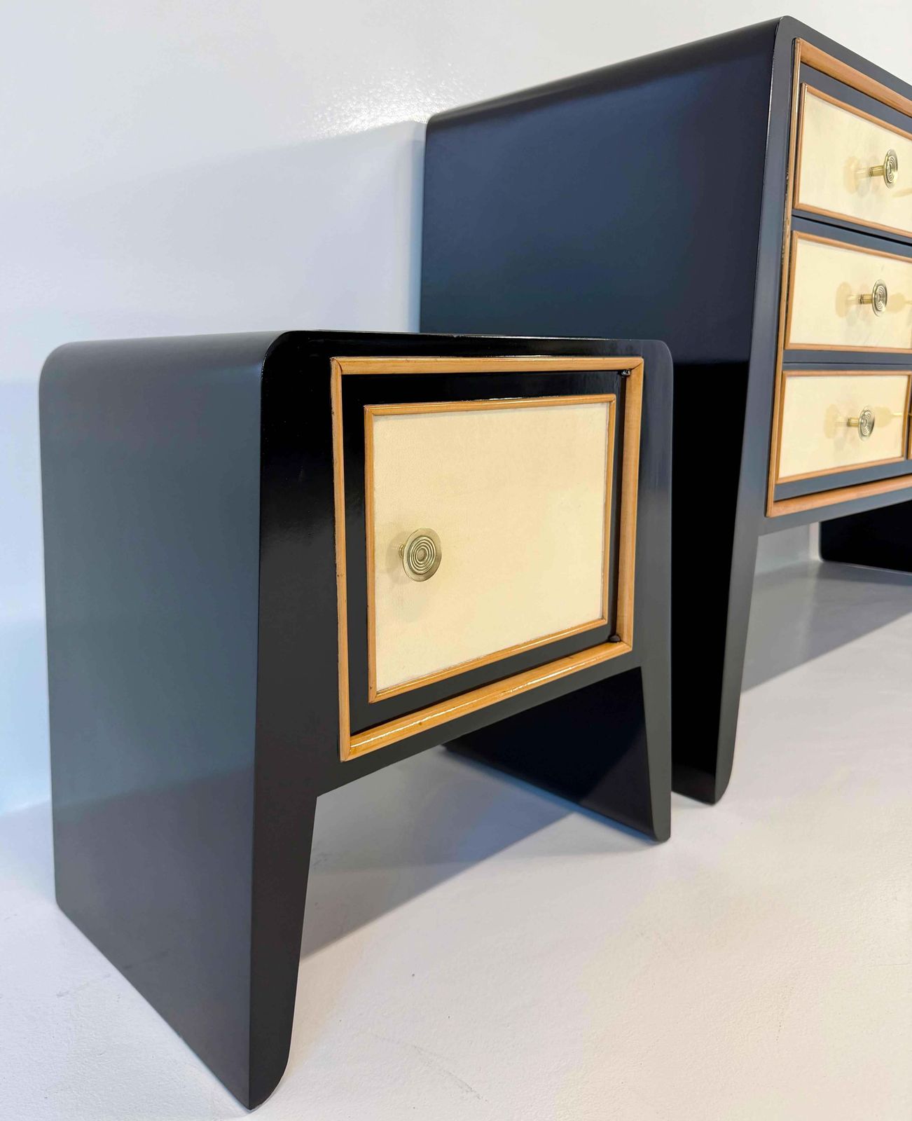 Italian Art Deco Set Of Dresser And Nightstands By Paolo Buffa, 1940s photo 10881.0