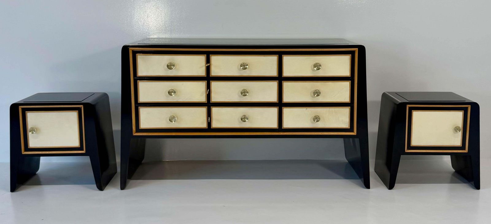 photo buy Italian Art Deco Dresser By Paolo Buffa In Maple, Lacquer And Parchment, 1940s