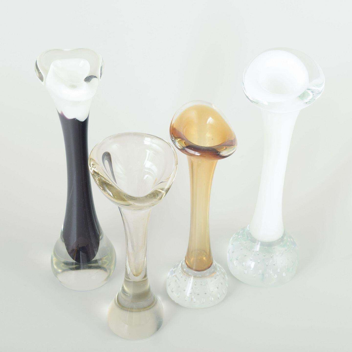 Quatre vases en verre artistique Paul Kedelv pour Flygsfors et autres, milieu du XXe siècle photo furniture