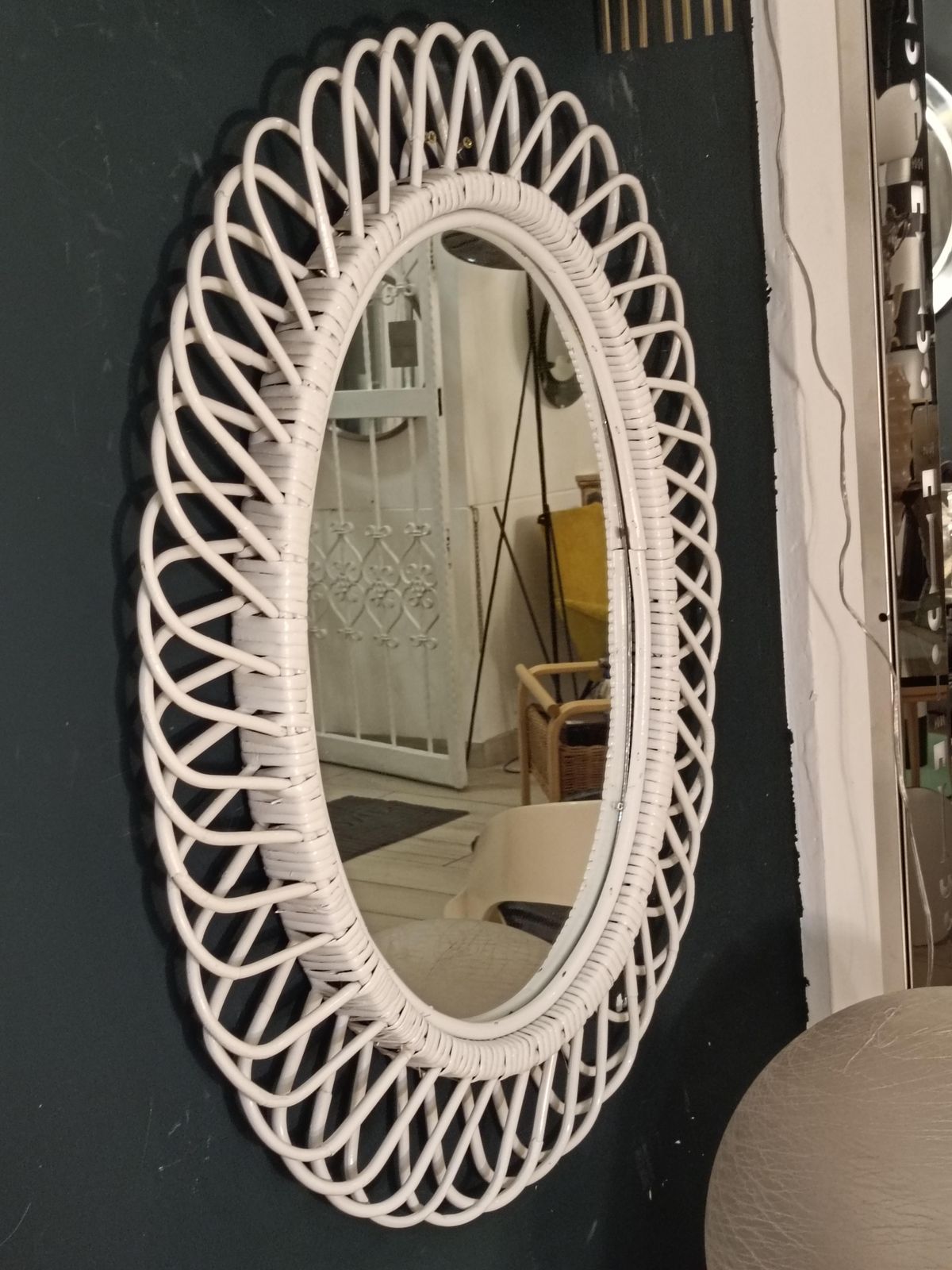 Franco Albini Style Specchio Da Parete Ovale In Rattan Bianco, Italia 60s photo vinterior