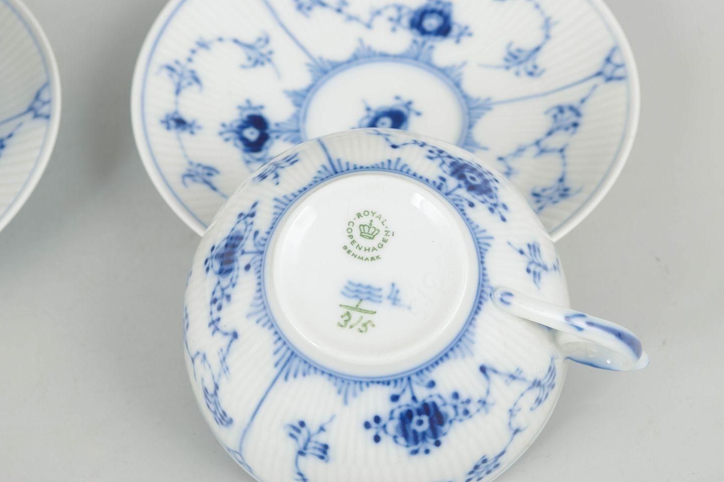 Royal Copenhagen, Blue Fluted Plain. Deux tasses à thé avec soucoupes en porcelaine. photo Décoration
