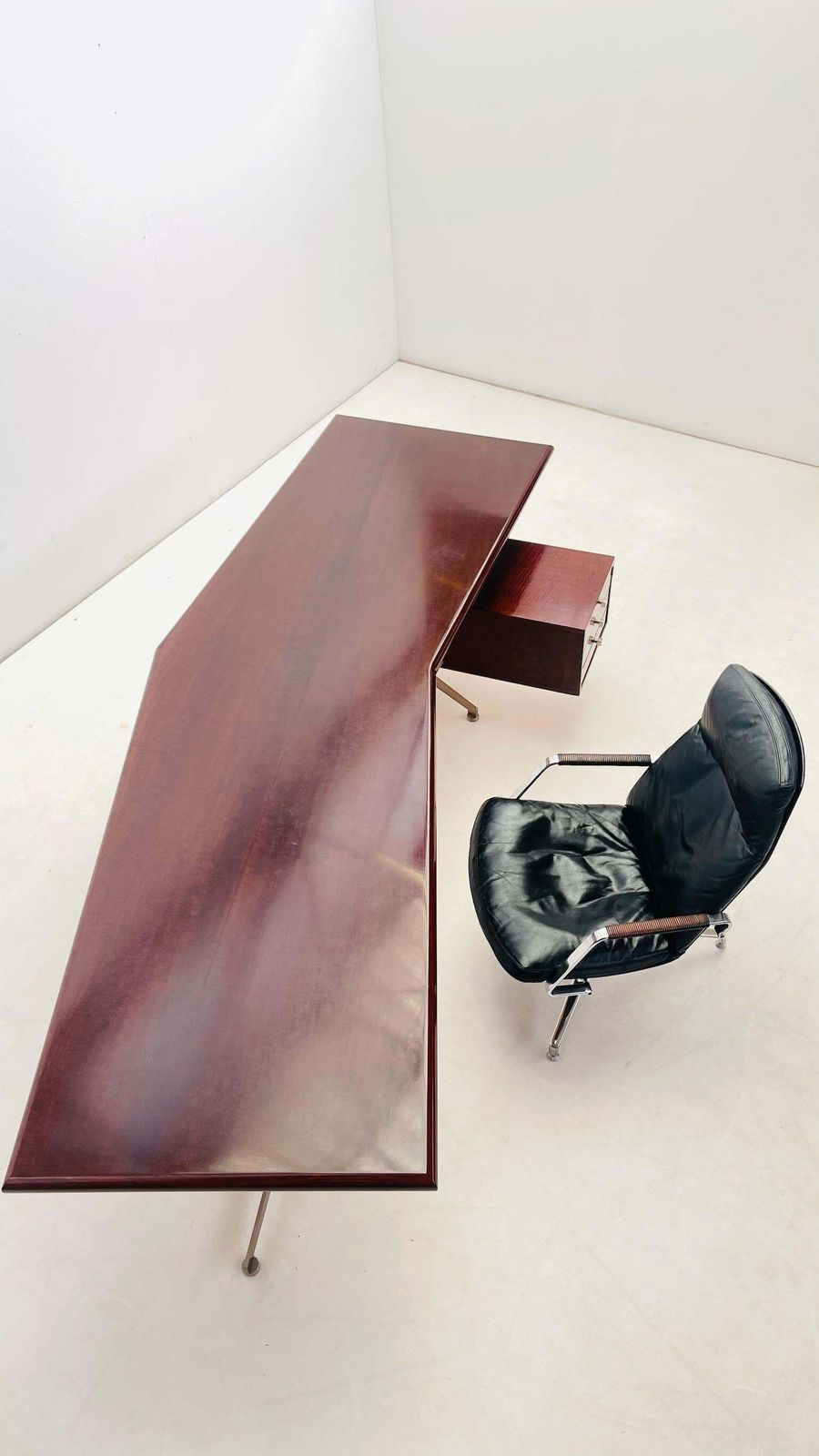Rare Version Of The 'T96' Boomerang Desk By Osvaldo Borsani photo 8248.0