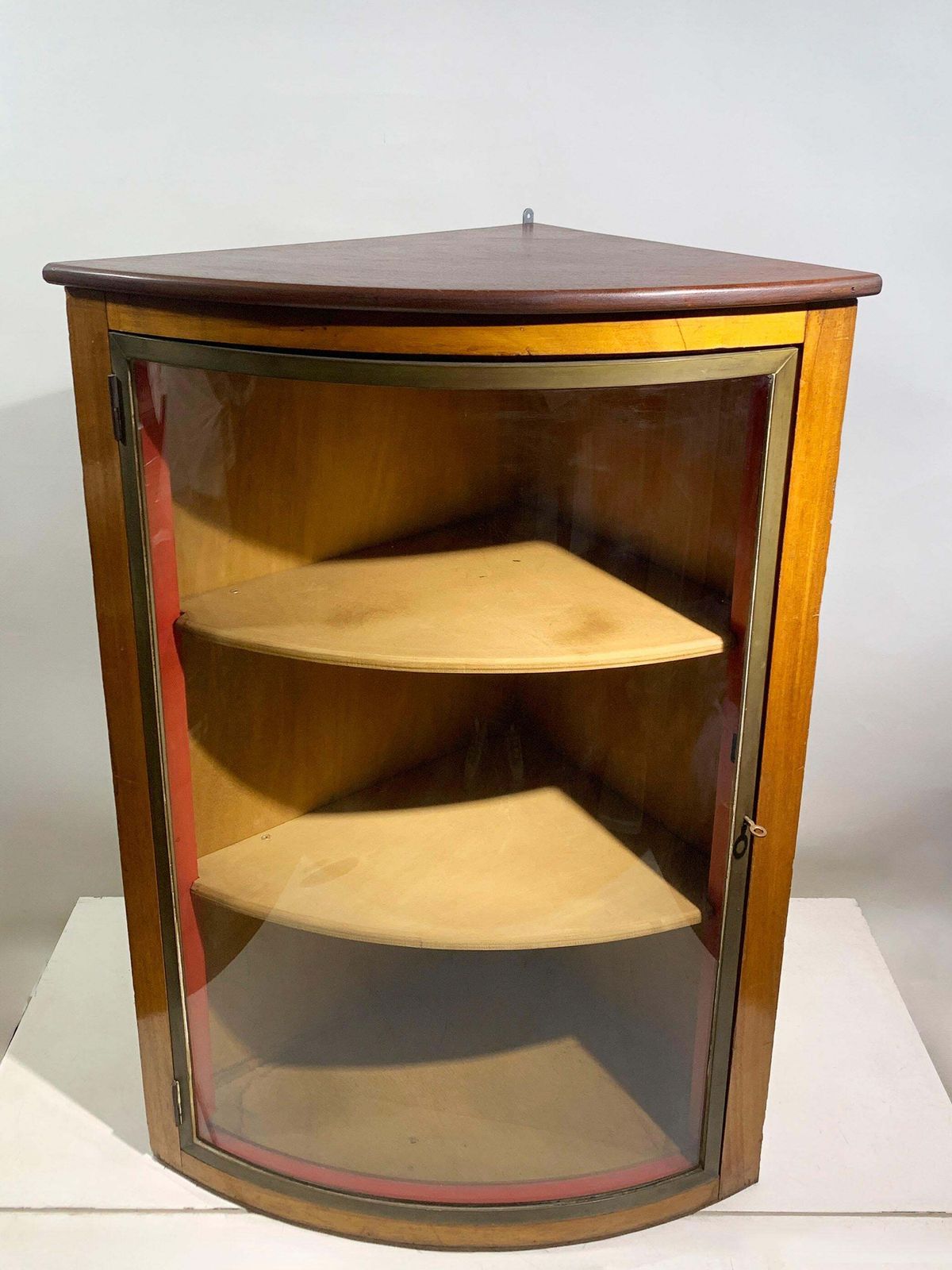 photo vinterior Set Of 2 Mid Century Modern Curved Glass Corner, Circa 1960's