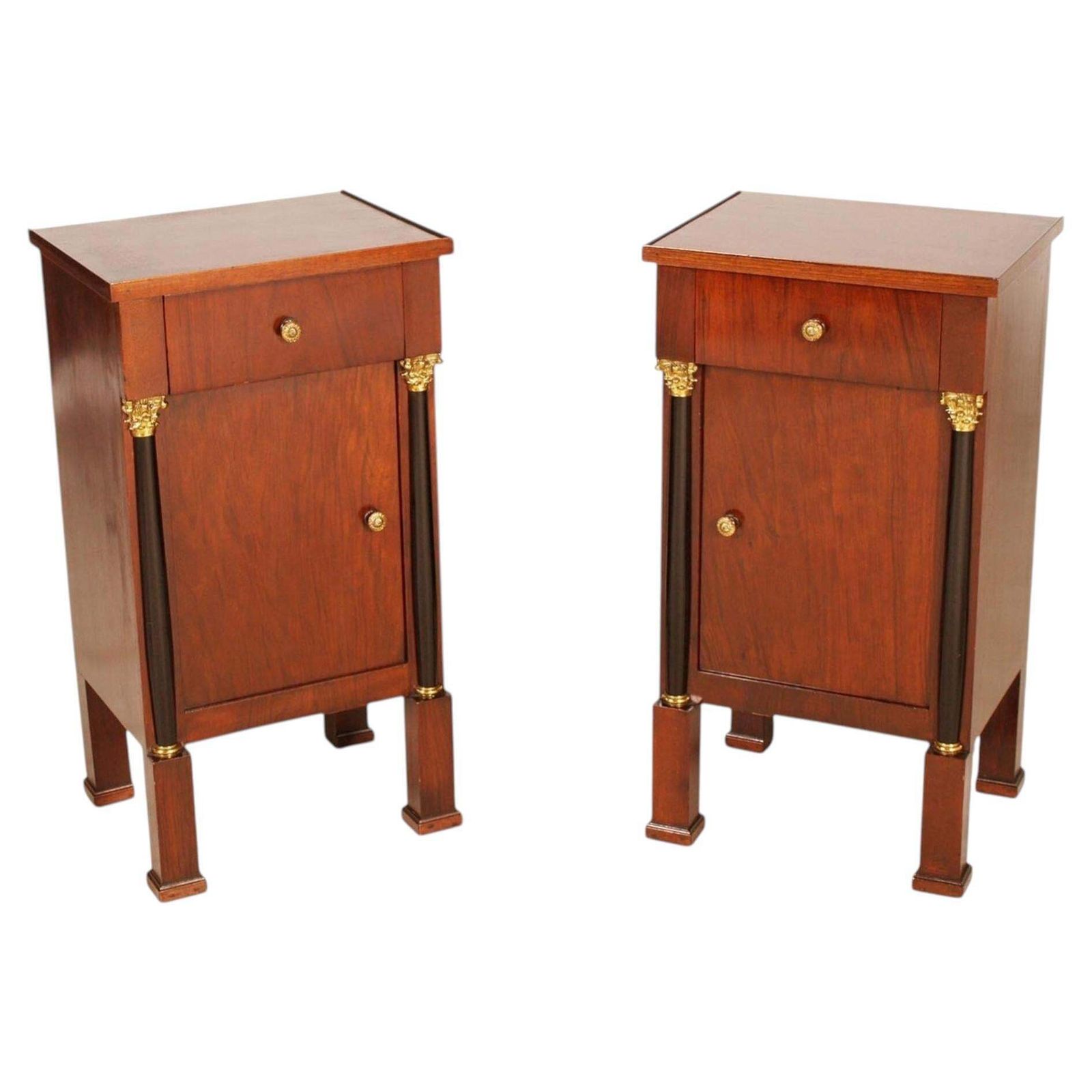 Paar Italiaanse walnoten nachtkastjes, gewast, Empire / neoklassieke stijl photo furniture