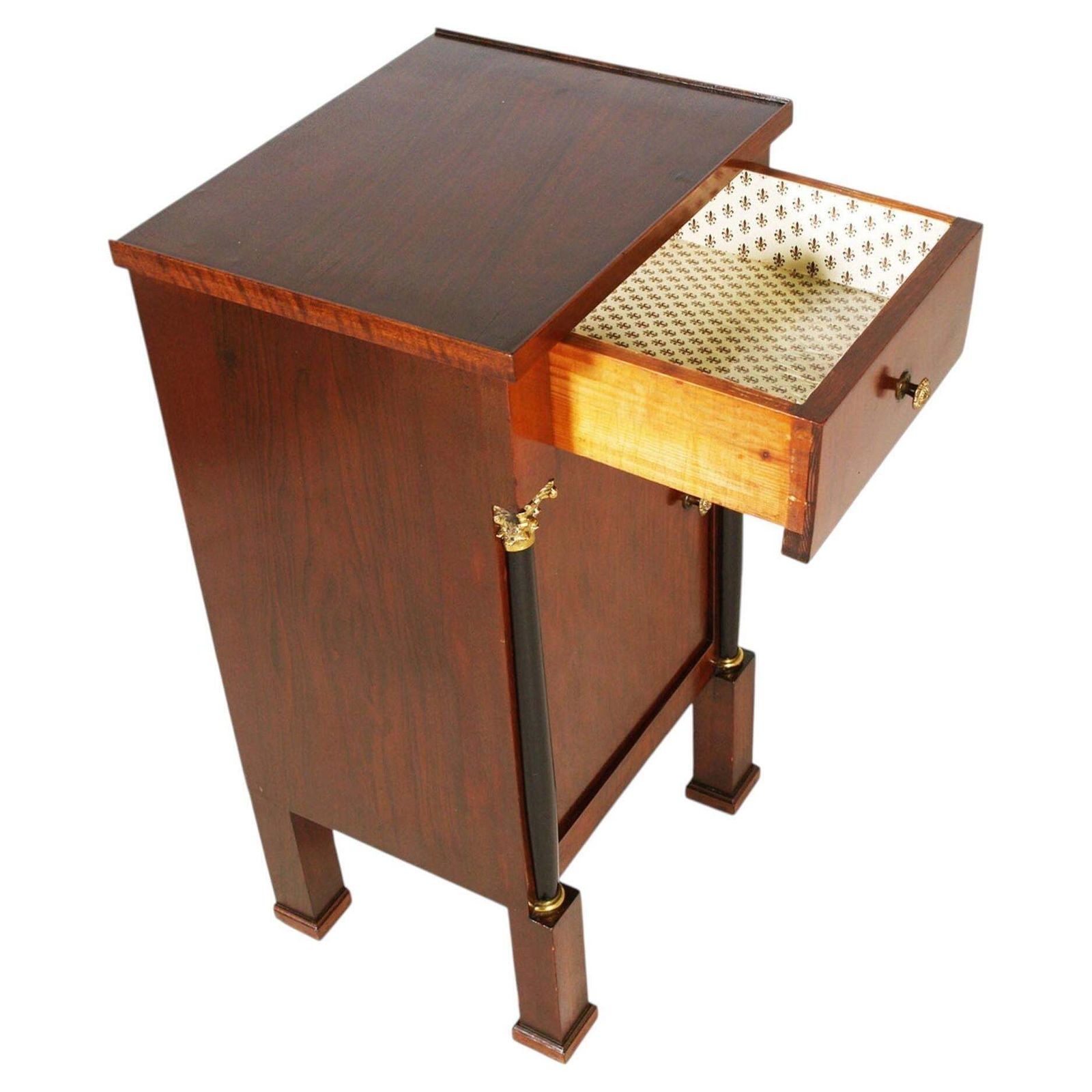 Paar Italiaanse walnoten nachtkastjes, gewast, Empire / neoklassieke stijl photo buy