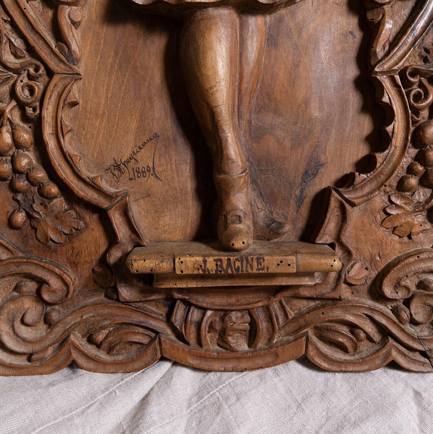 Panneau français en noyer sculpté à la main   Le dramaturge Jean Racine (1639-1699), daté 1889 photo vinterior