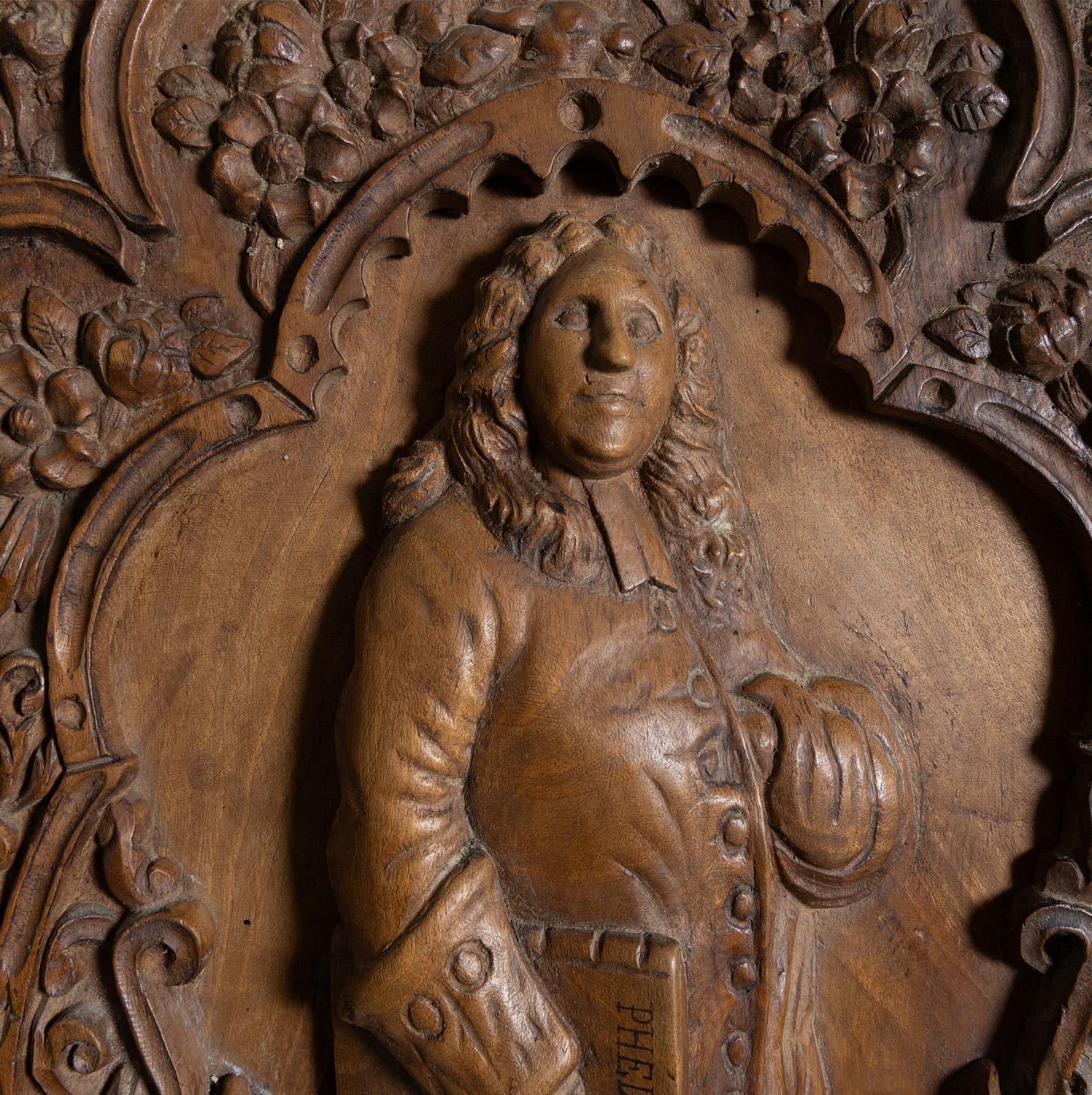 Panneau français en noyer sculpté à la main   Le dramaturge Jean Racine (1639-1699), daté 1889 photo buy