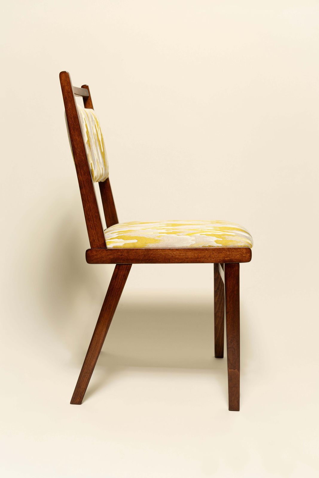 Mid-Century Jar Chair, Yellow Fandago Jacquard van Dedar, Polen, Europa, jaren 1960. photo Meubels