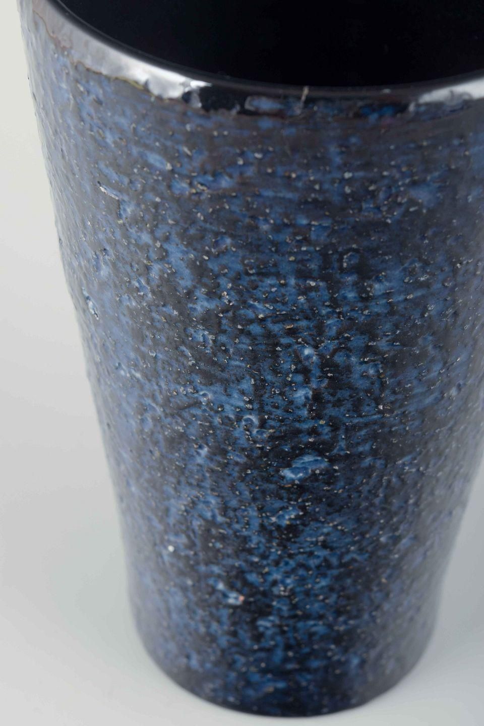 Ingrid Atterberg, Upsala Ekeby. Cilindrische stoneware vaas met donkerblauwe glazuur. photo for sale