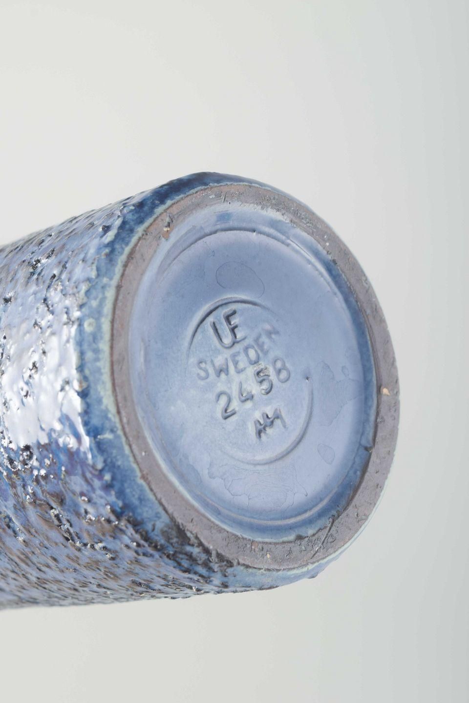 Vase en grès Ingrid Atterberg, Upsala Ekeby, glaçure bipartite bleu foncé. photo Décoration