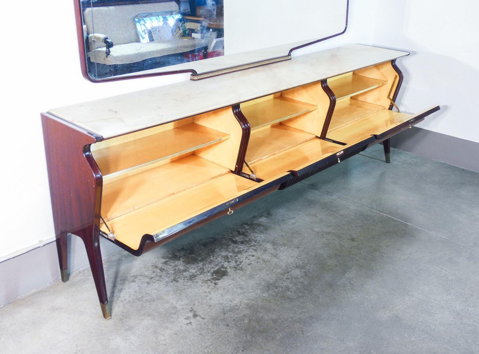photo vintage Buffet Enfilade With Mirror, Design Attributed To Osvaldo Borsani. Italy, 1950s