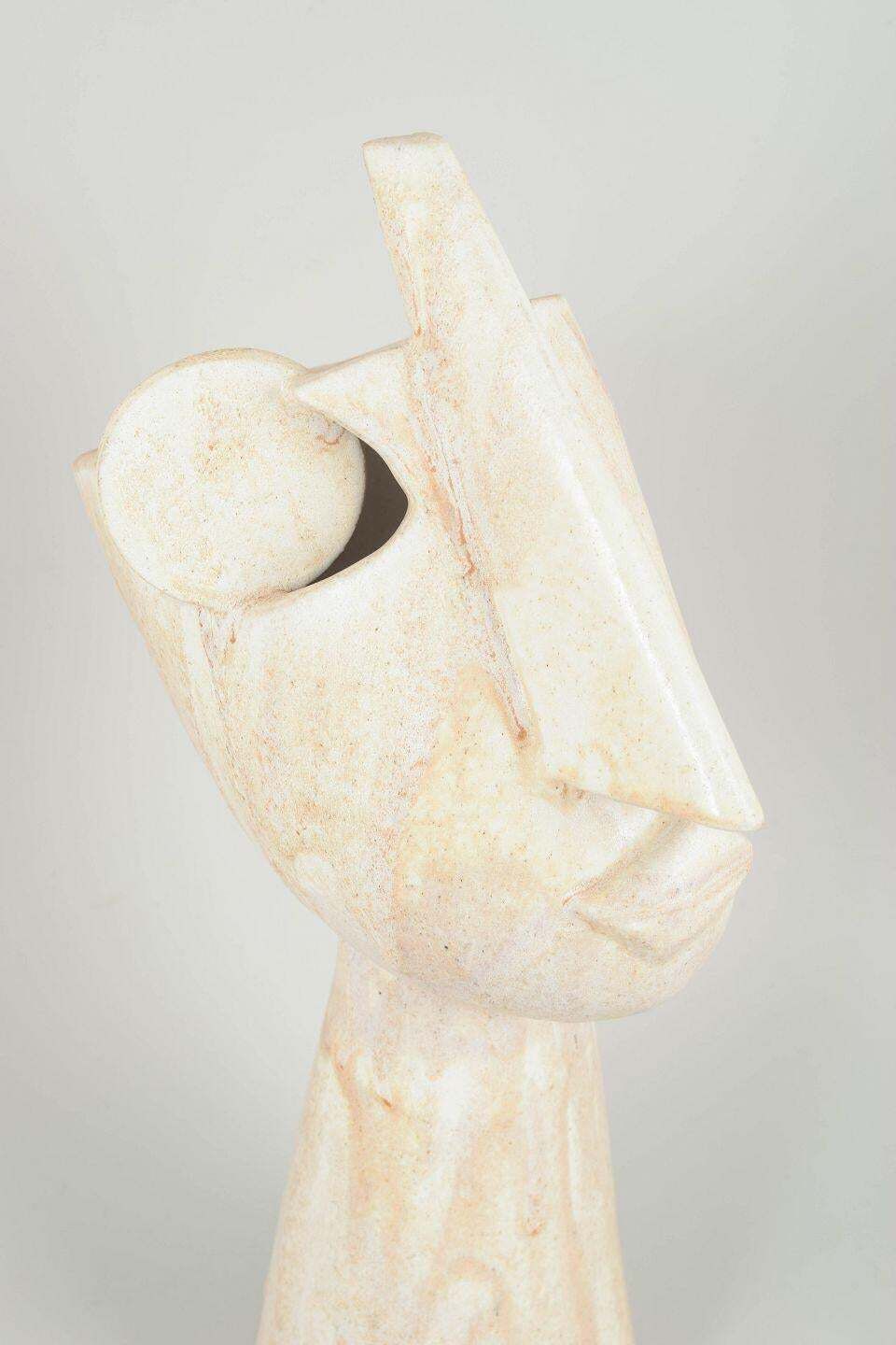 Christina Muff, Hedendaags Deens Kunstenaar. Kubistisch Stoneware Buste, 2025 photo furniture