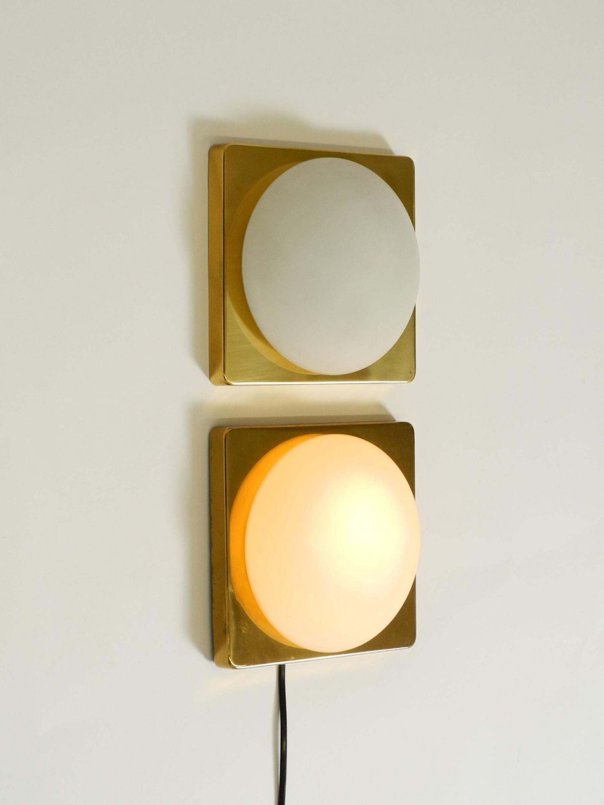 photo furniture Deux appliques murales en laiton, années 1970, par Rolf Krüger pour Heinz Neuhaus Leuchten