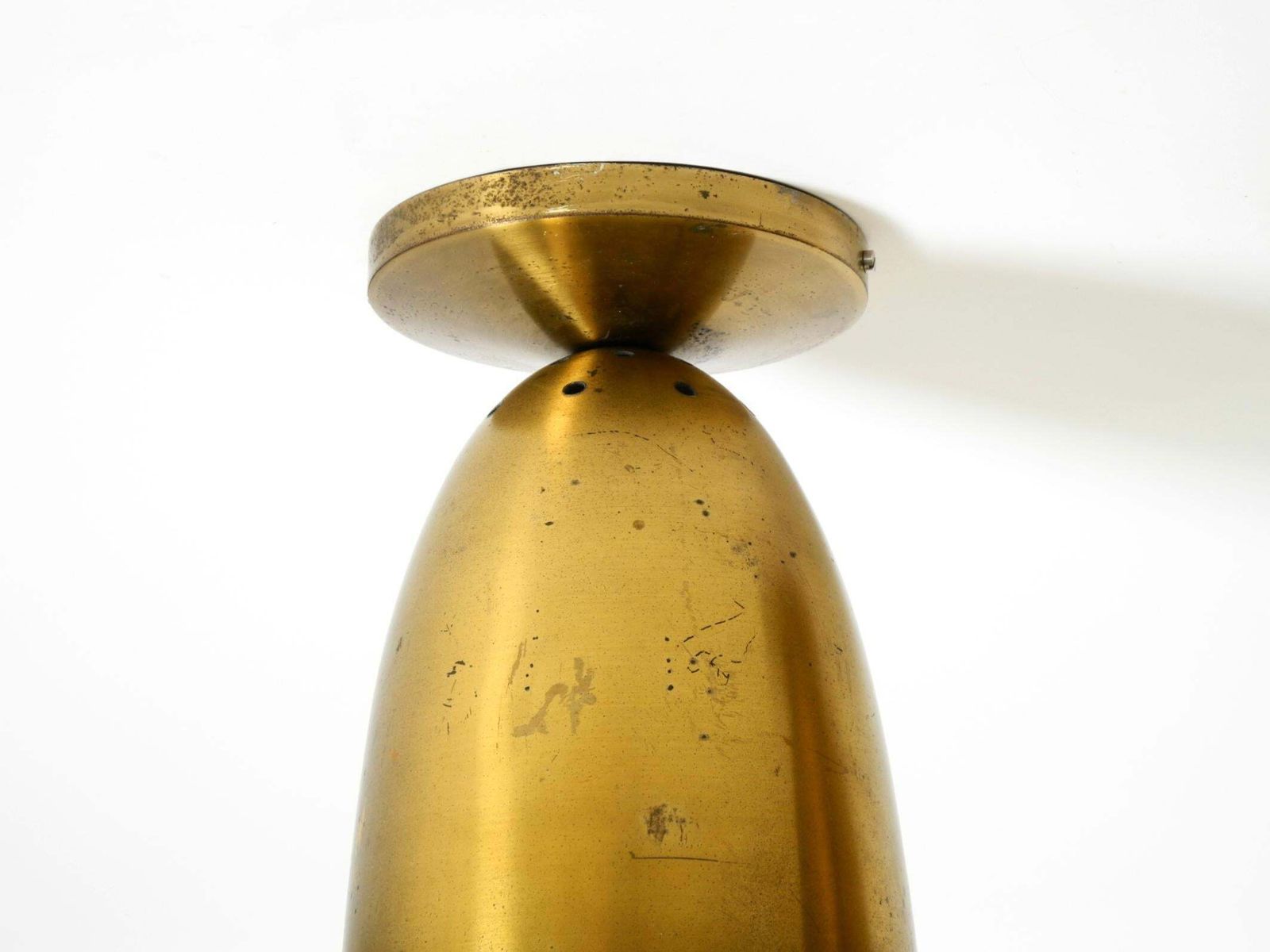 photo furniture Een paar grote Mid-Century Modern messing plafondlampen
