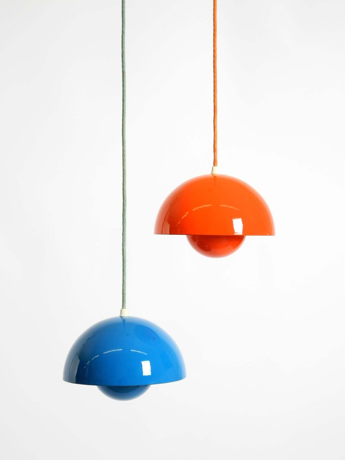 photo furniture Geëmailleerde Flower Pot Hanglamp Met Dubbele Kap Door Verner Panton Voor Poulsen